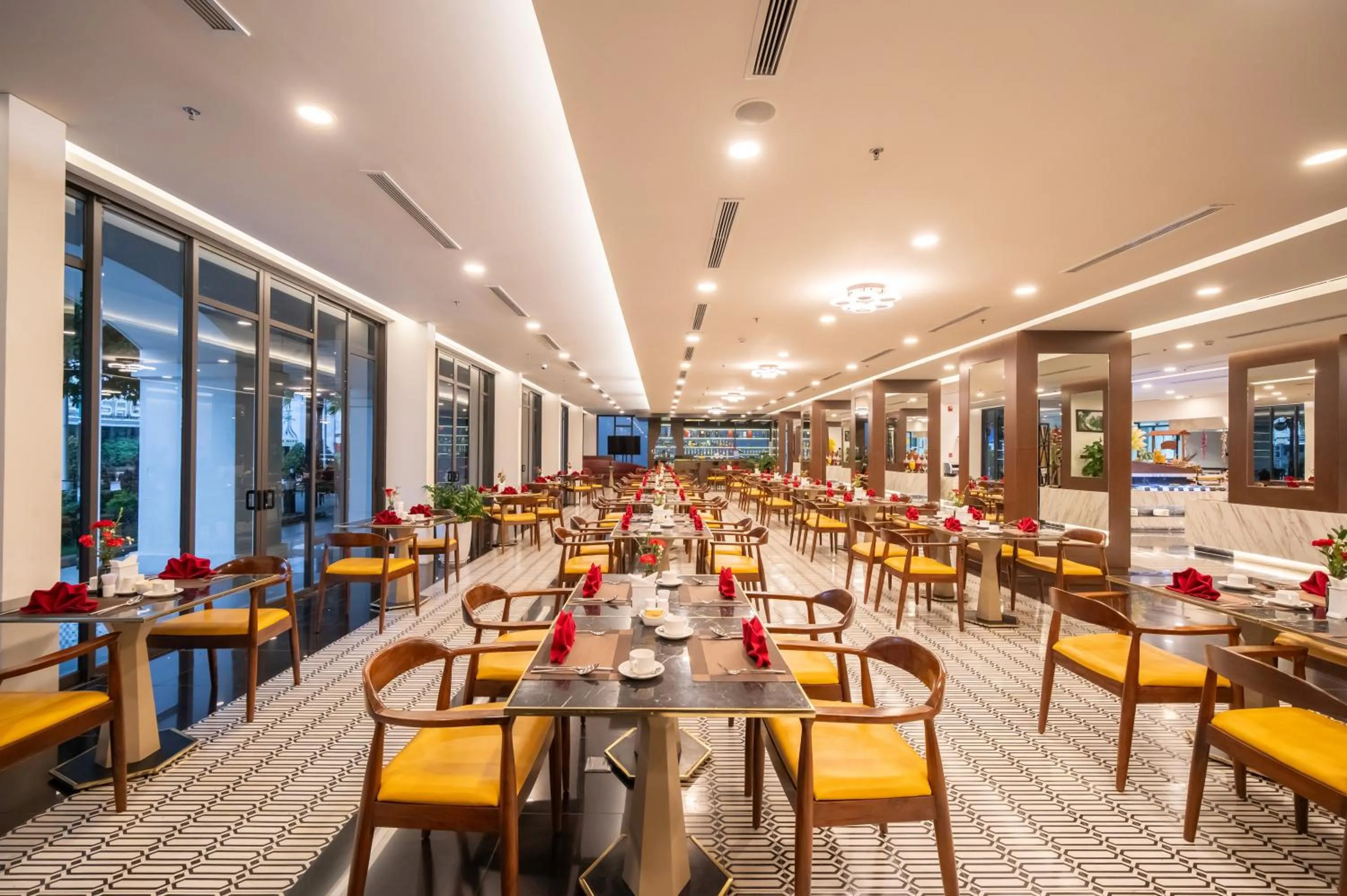 Restaurant/places to eat in Senna Hue Hotel