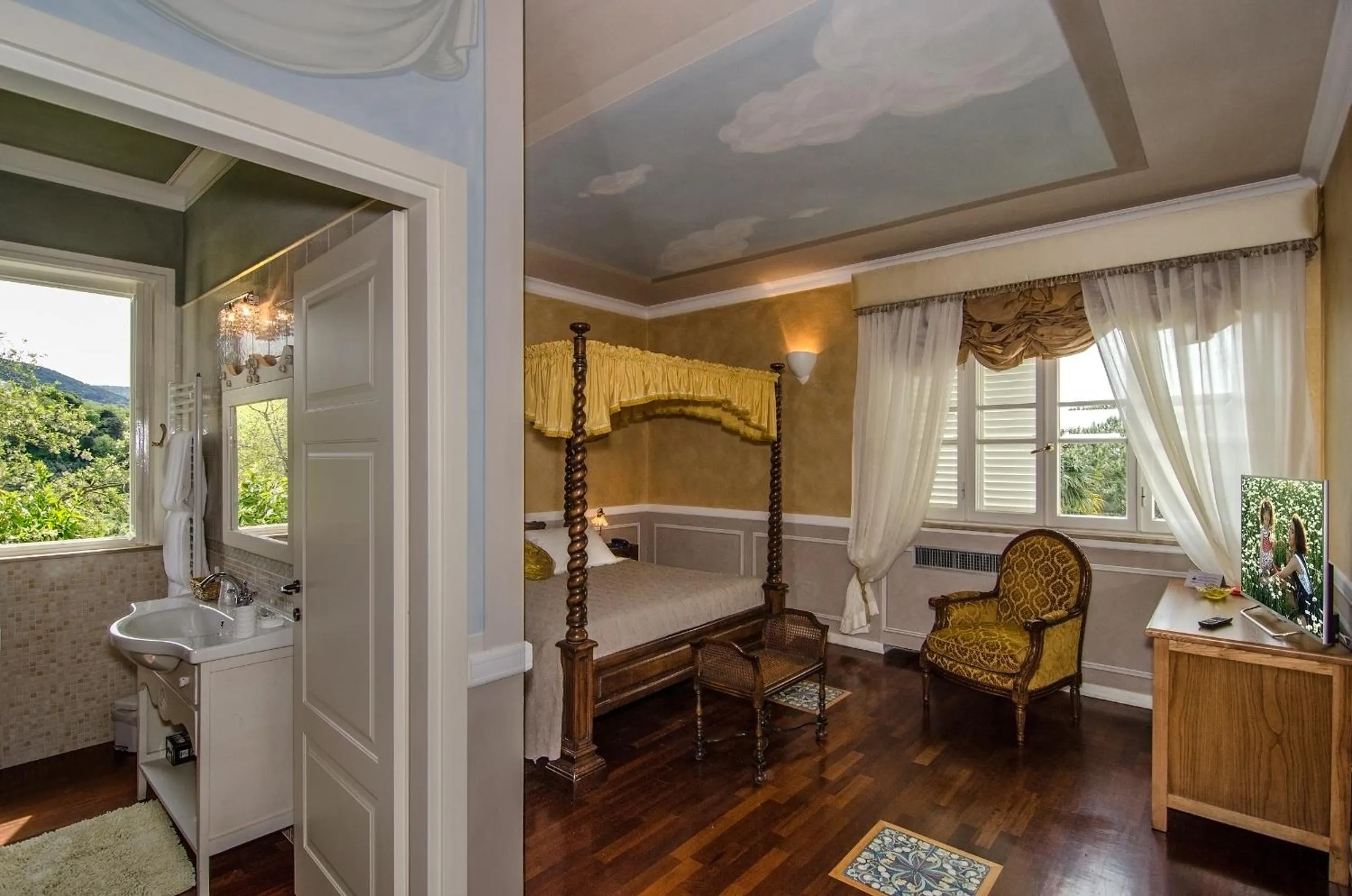 Photo of the whole room, Bed in La Chandelle