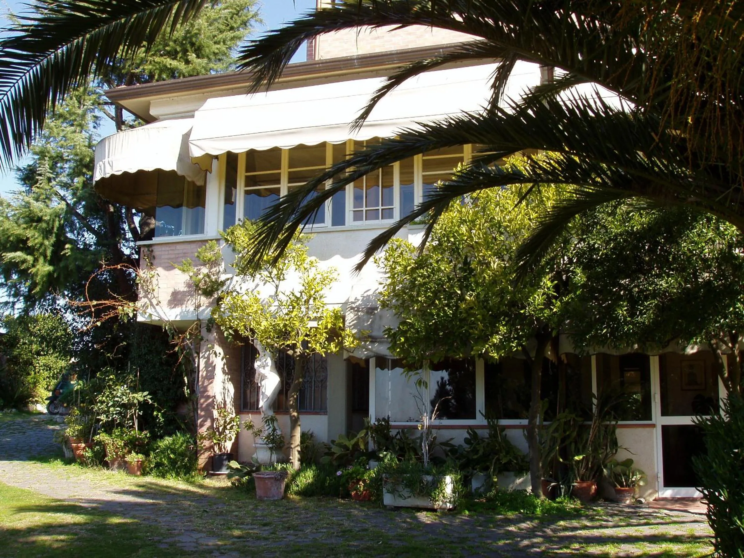 Property building in La Chandelle