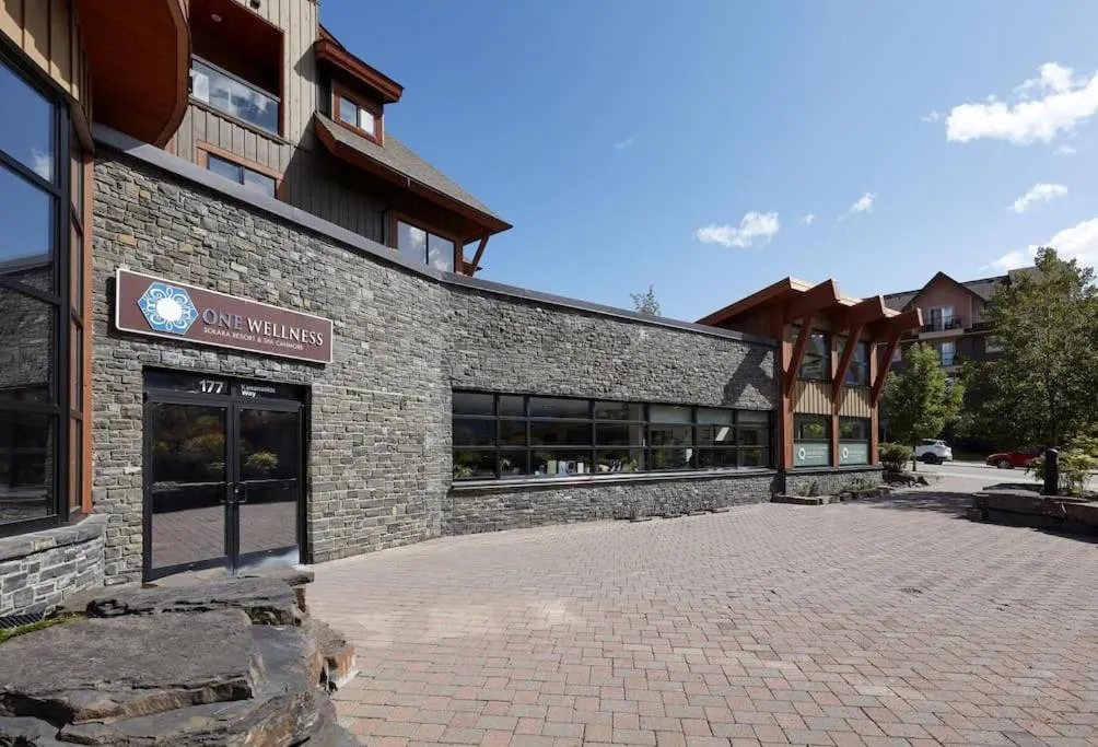 Star Suite -Luxurious condo with 3 fireplaces, and open Pool!