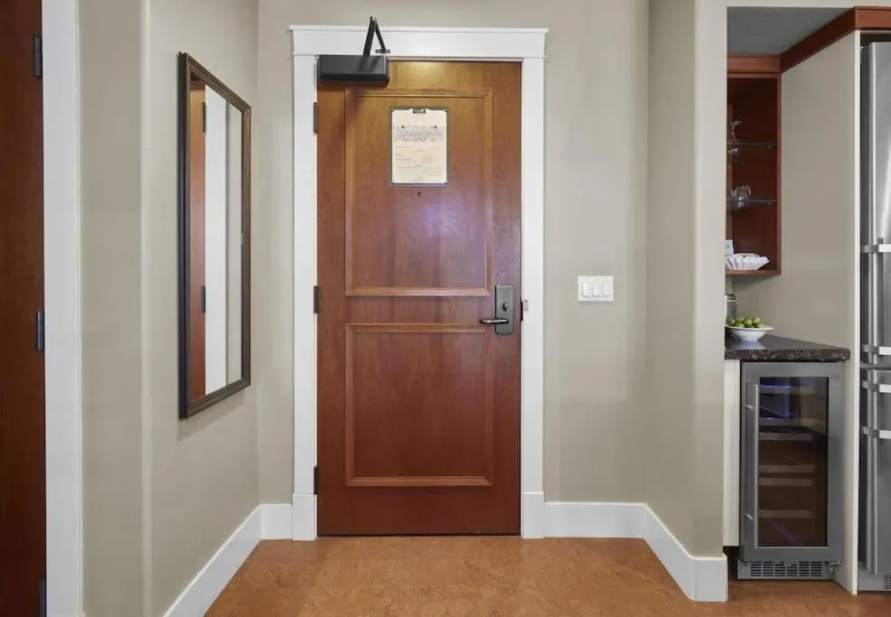 Star Suite -Luxurious condo with 3 fireplaces, and open Pool!