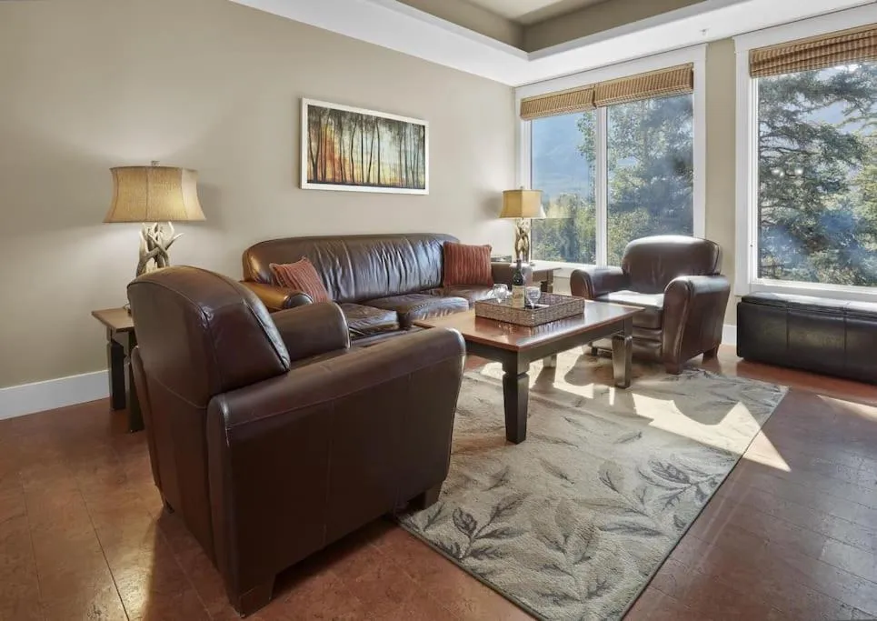 Star Suite -Luxurious condo with 3 fireplaces, and open Pool!
