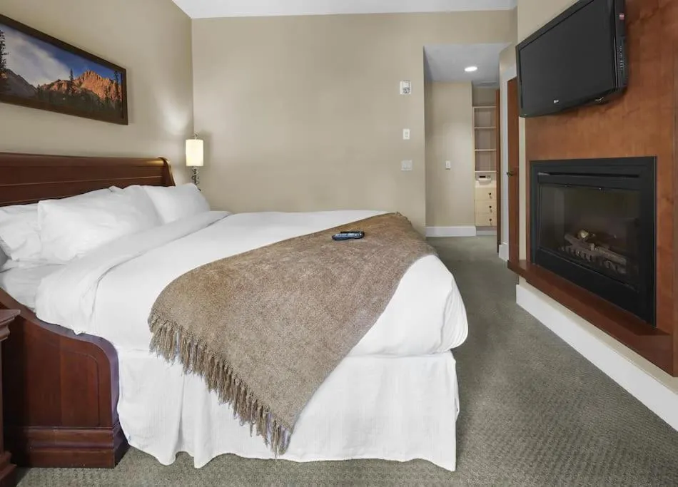 Bed in Star Suite -Luxurious condo with 3 fireplaces, and open Pool!