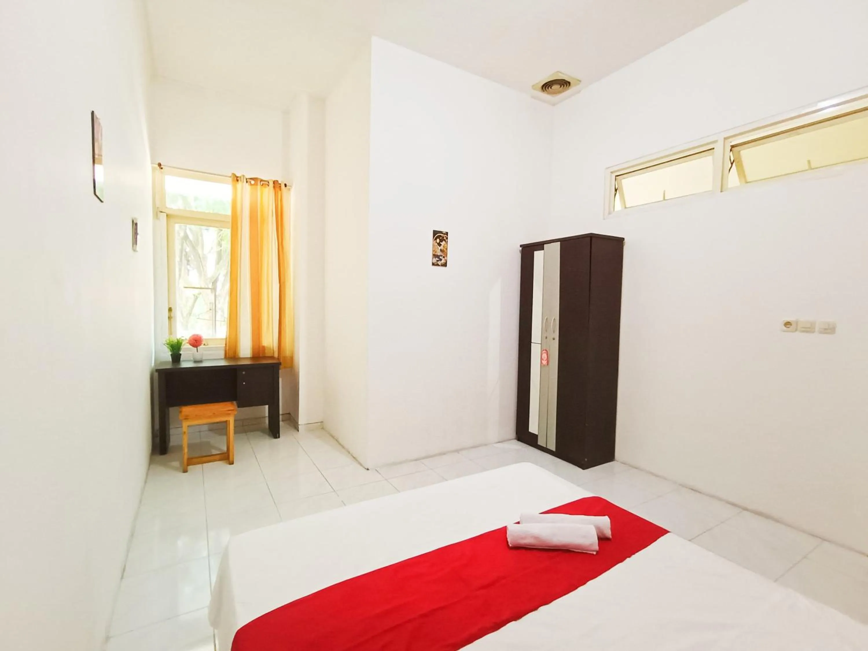 Bedroom, Bed in Hotel O Mahveen Suhat Homestay