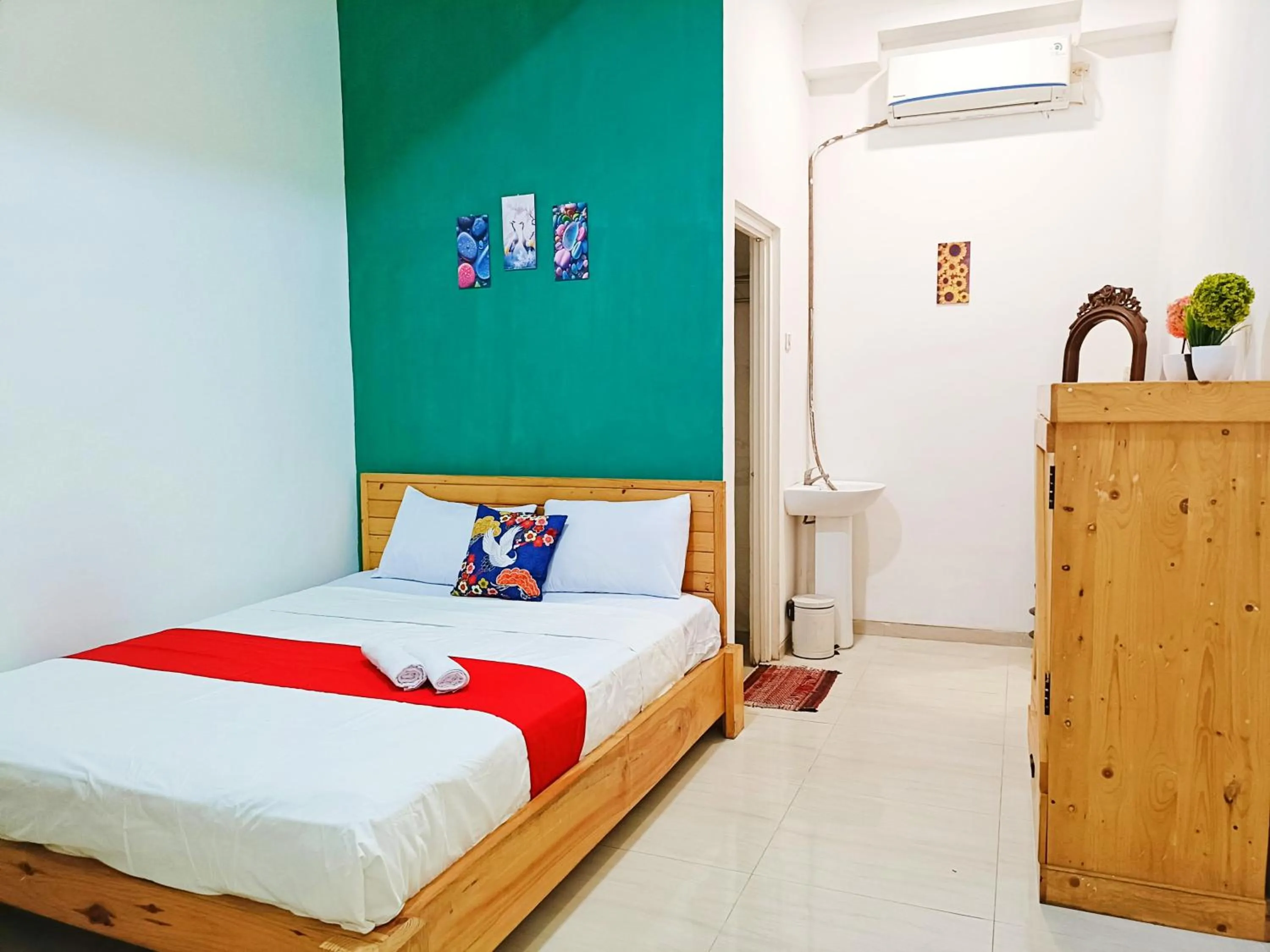 Bedroom, Bed in Hotel O Mahveen Suhat Homestay