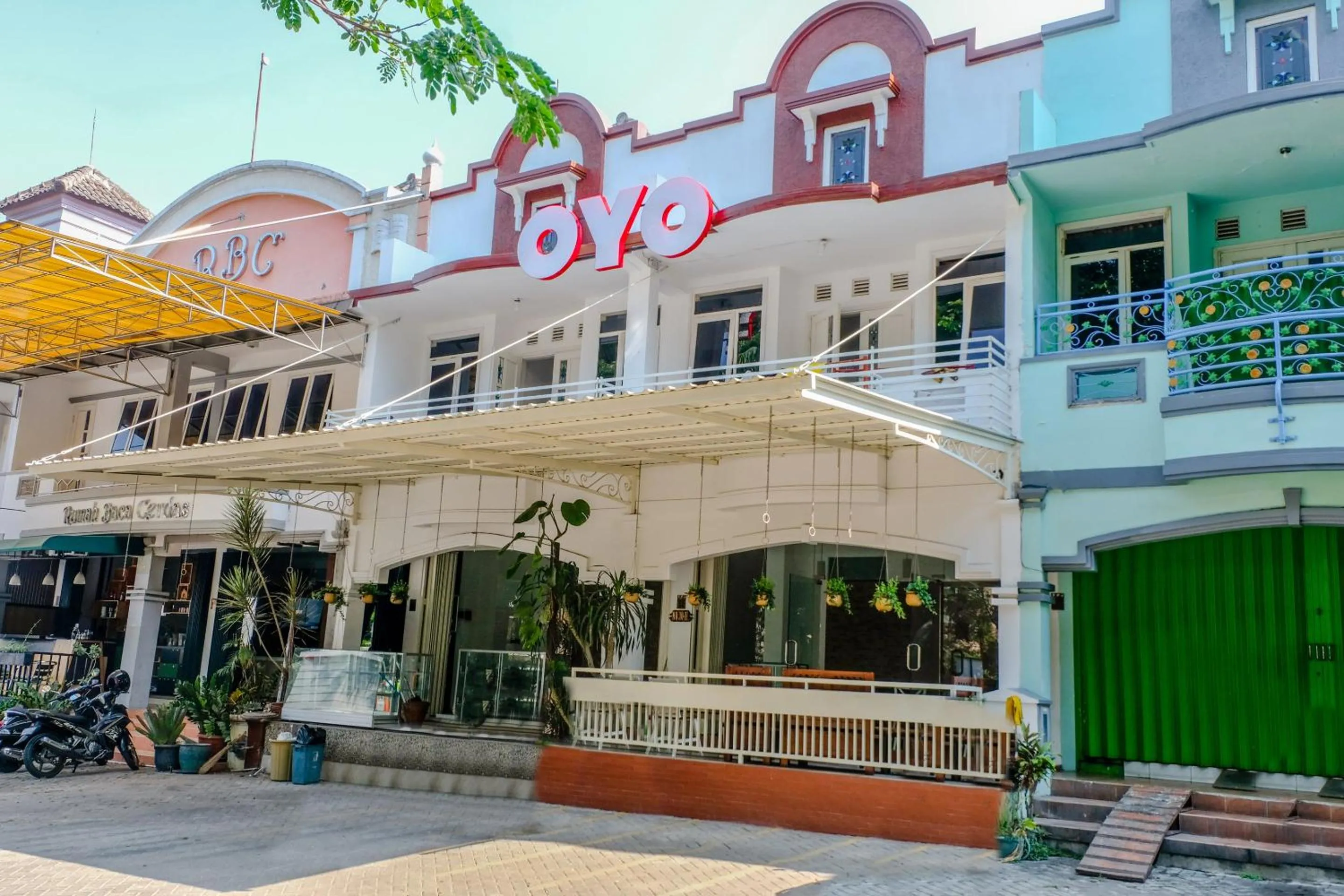 Facade/entrance in Hotel O Mahveen Suhat Homestay