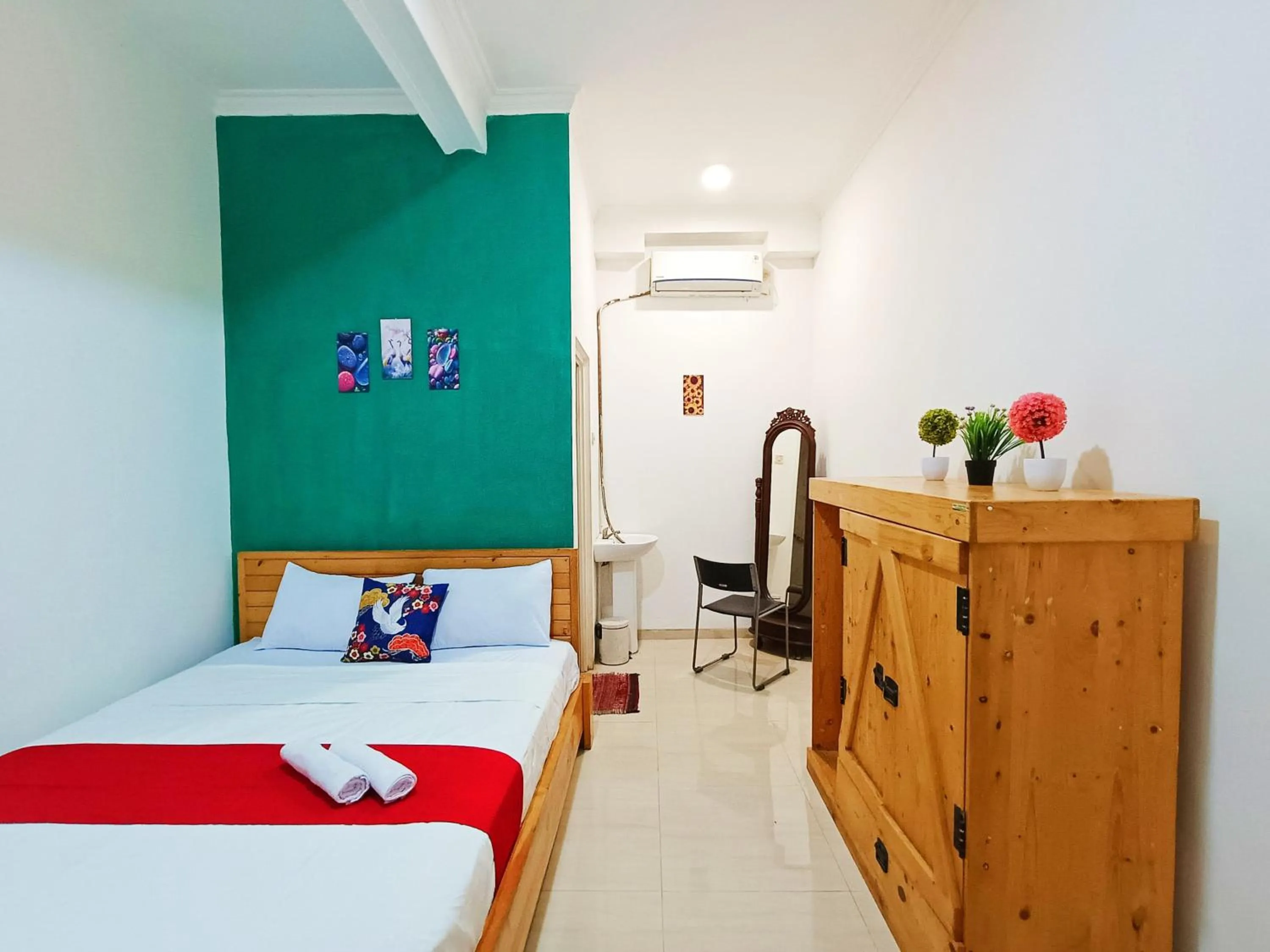 Bedroom, Bed in Hotel O Mahveen Suhat Homestay