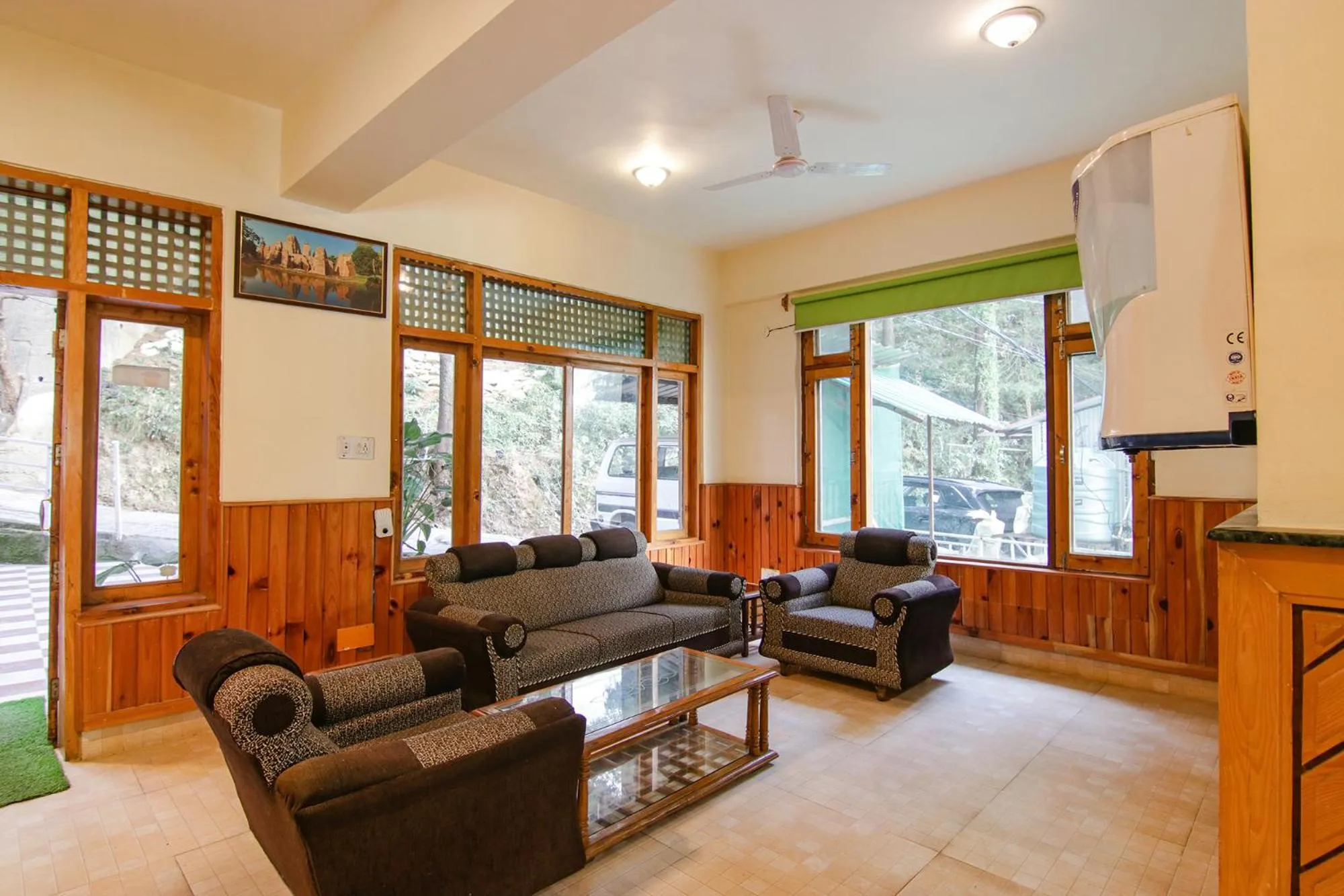 Lobby or reception in Greenwoods Inn Mcleodganj #Parking #lift #All Balcony Rooms #Rooftop Terrace #Prime Location # Close to the Triund Trek Point 400 Mtr Head