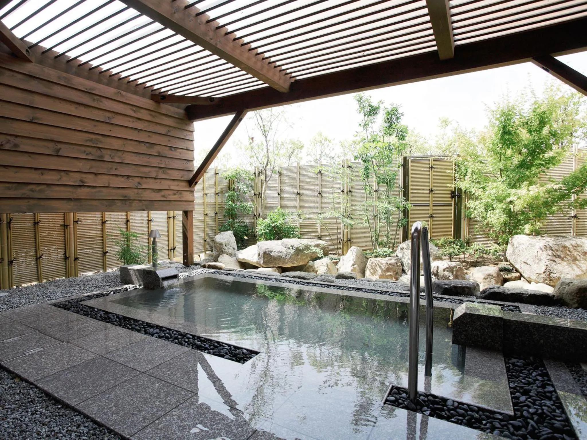 Hot Spring Bath in Auberge de South Terrace