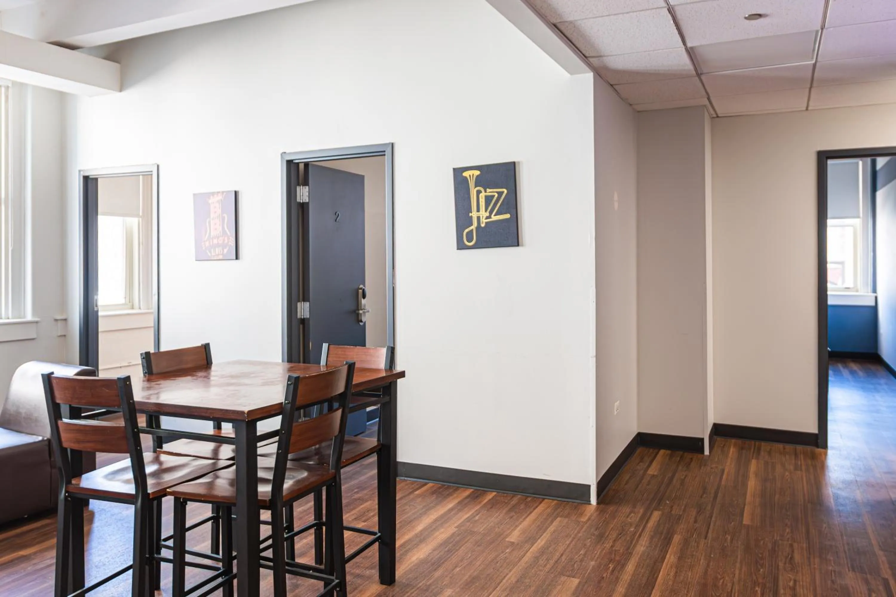 Living room in HI Chicago Hostel