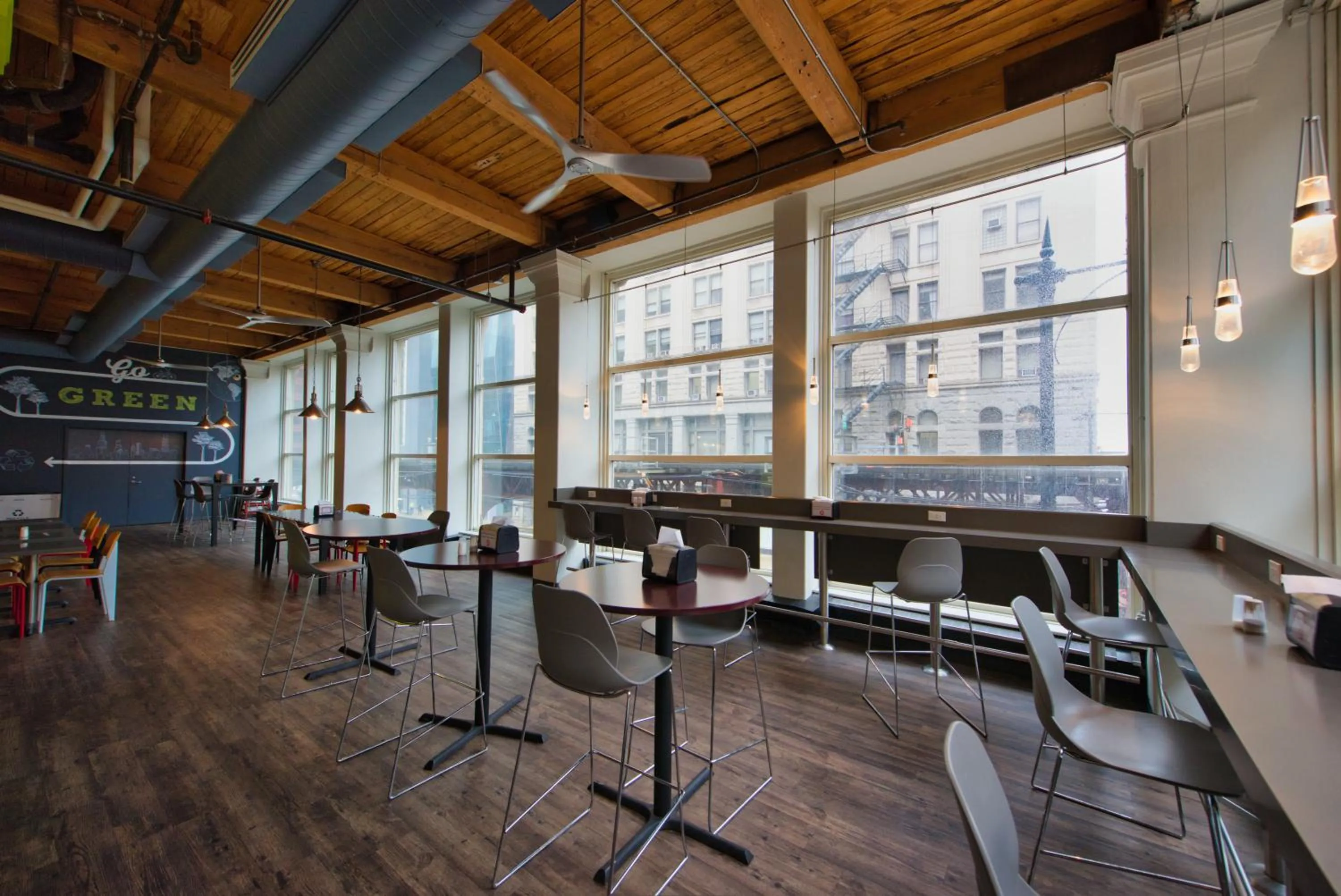 Restaurant/places to eat in HI Chicago Hostel