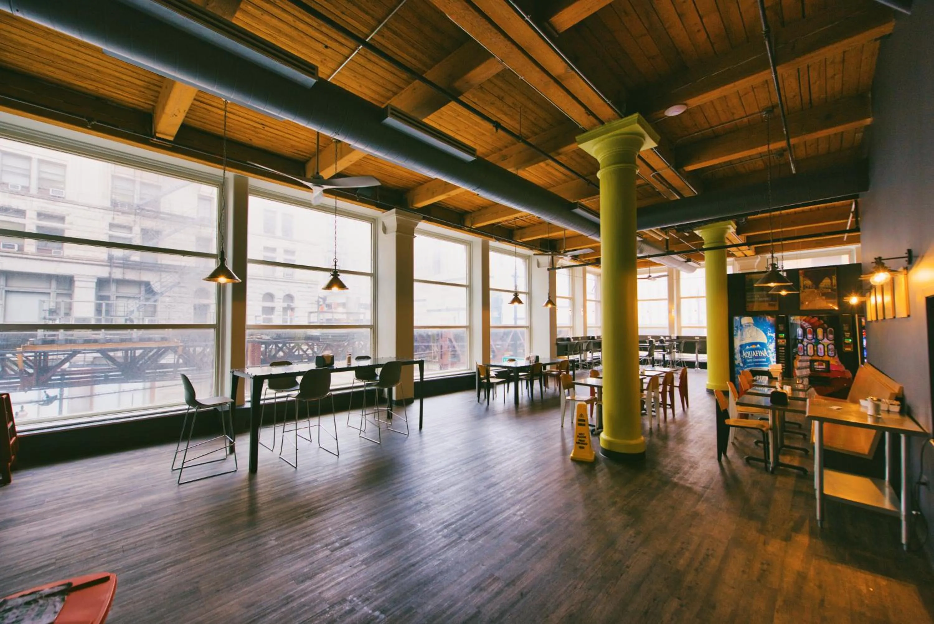 Dining area in HI Chicago Hostel