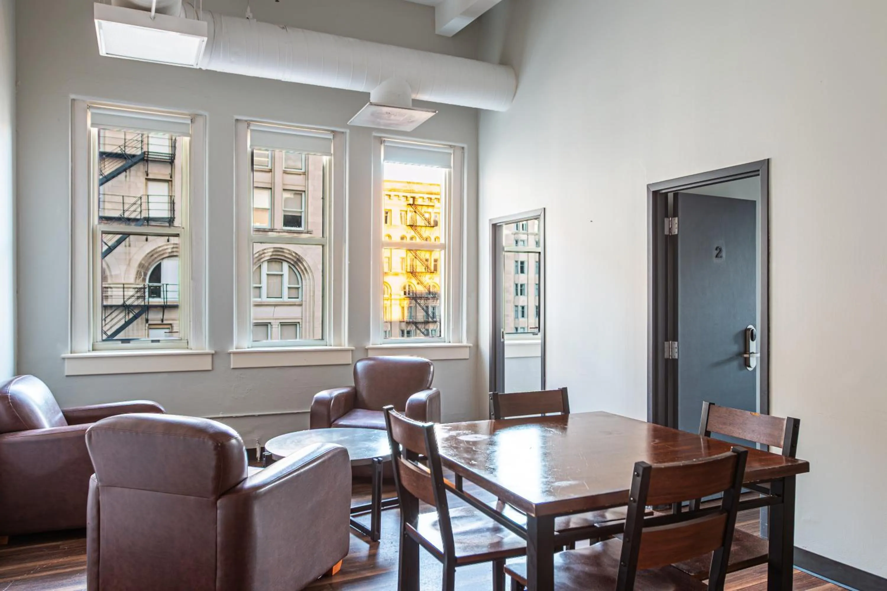 Living room in HI Chicago Hostel