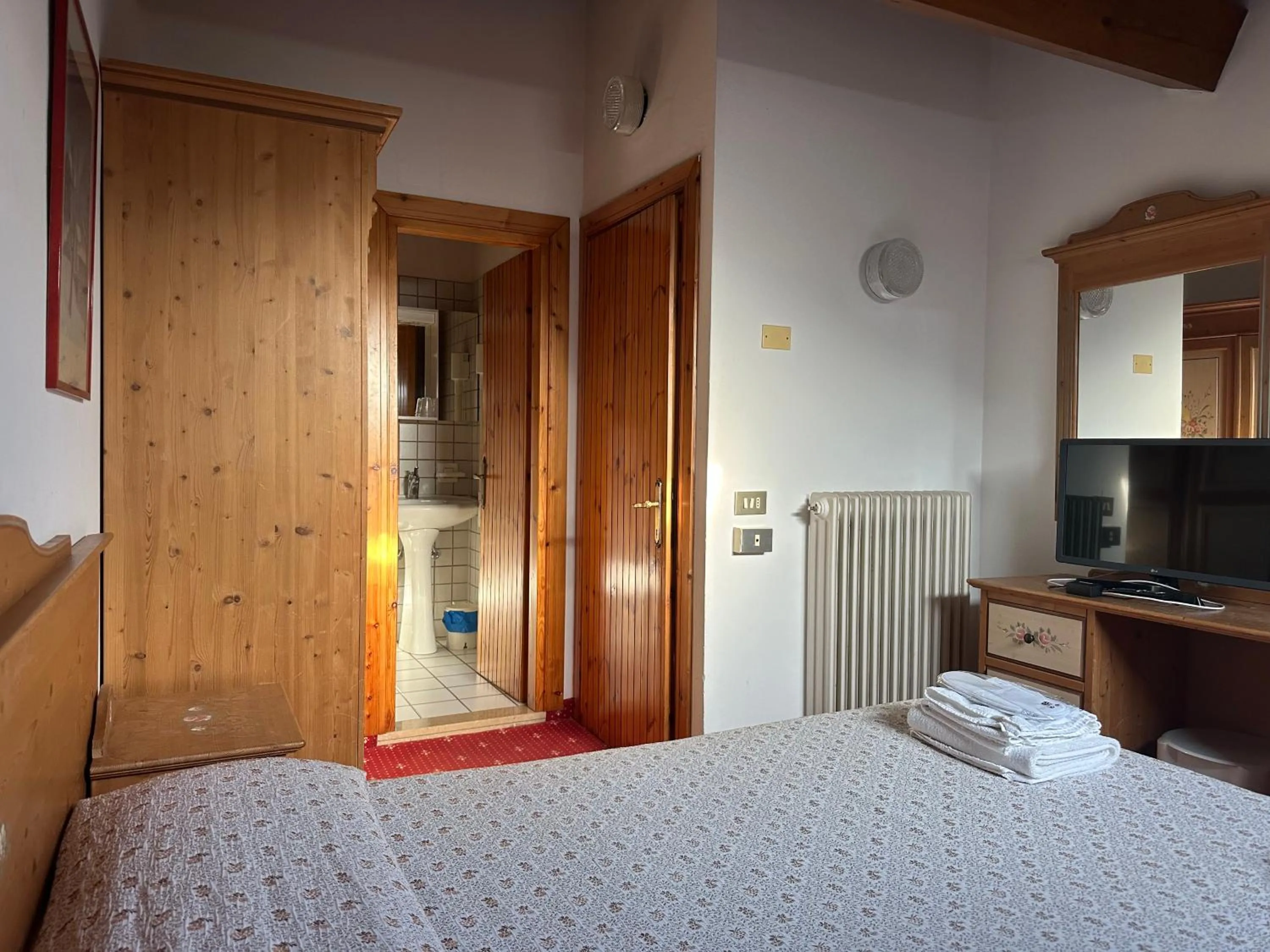 Bed in Hotel Alpi - Foza