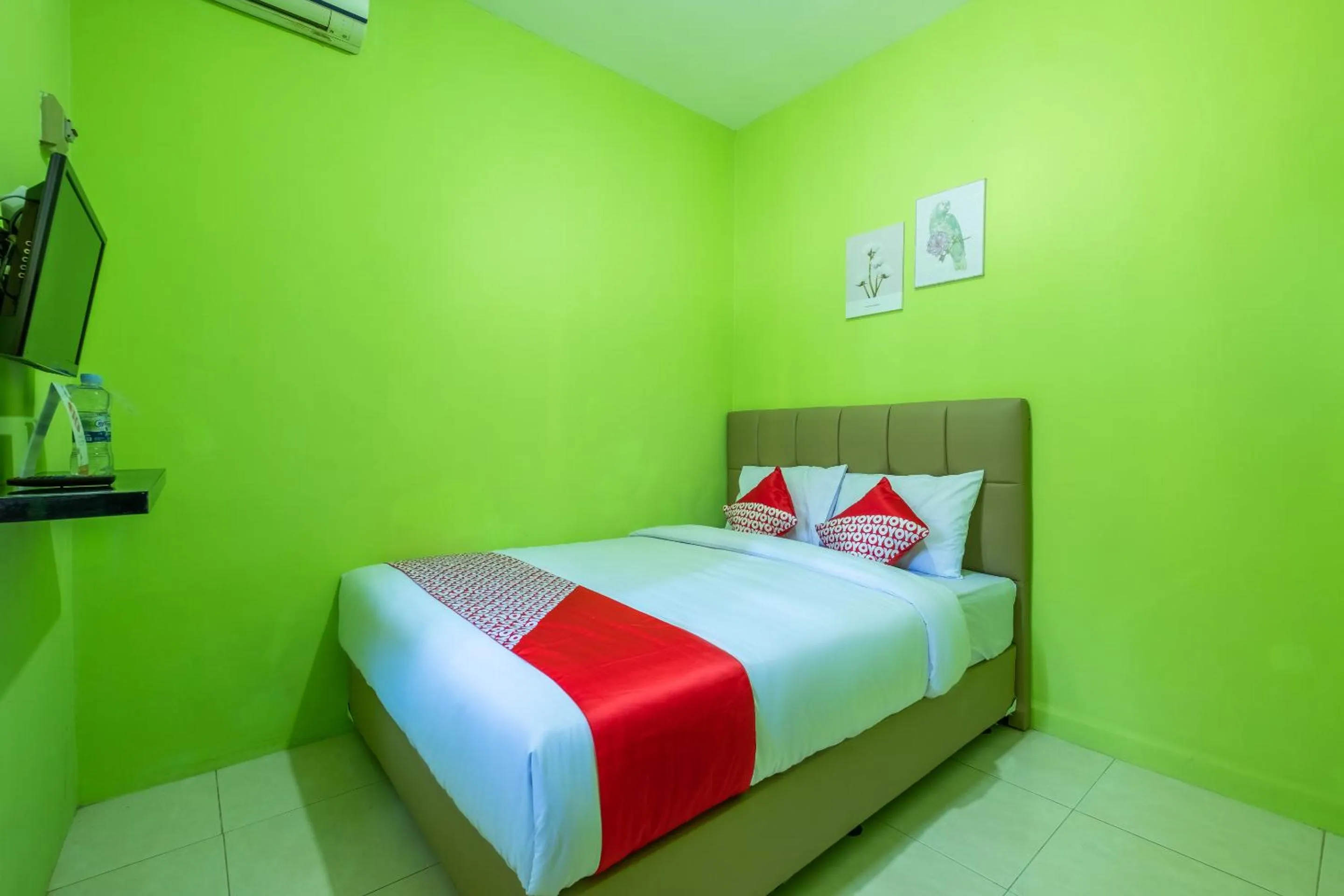 Photo of the whole room in OYO 1399 Cemara Residence Syariah