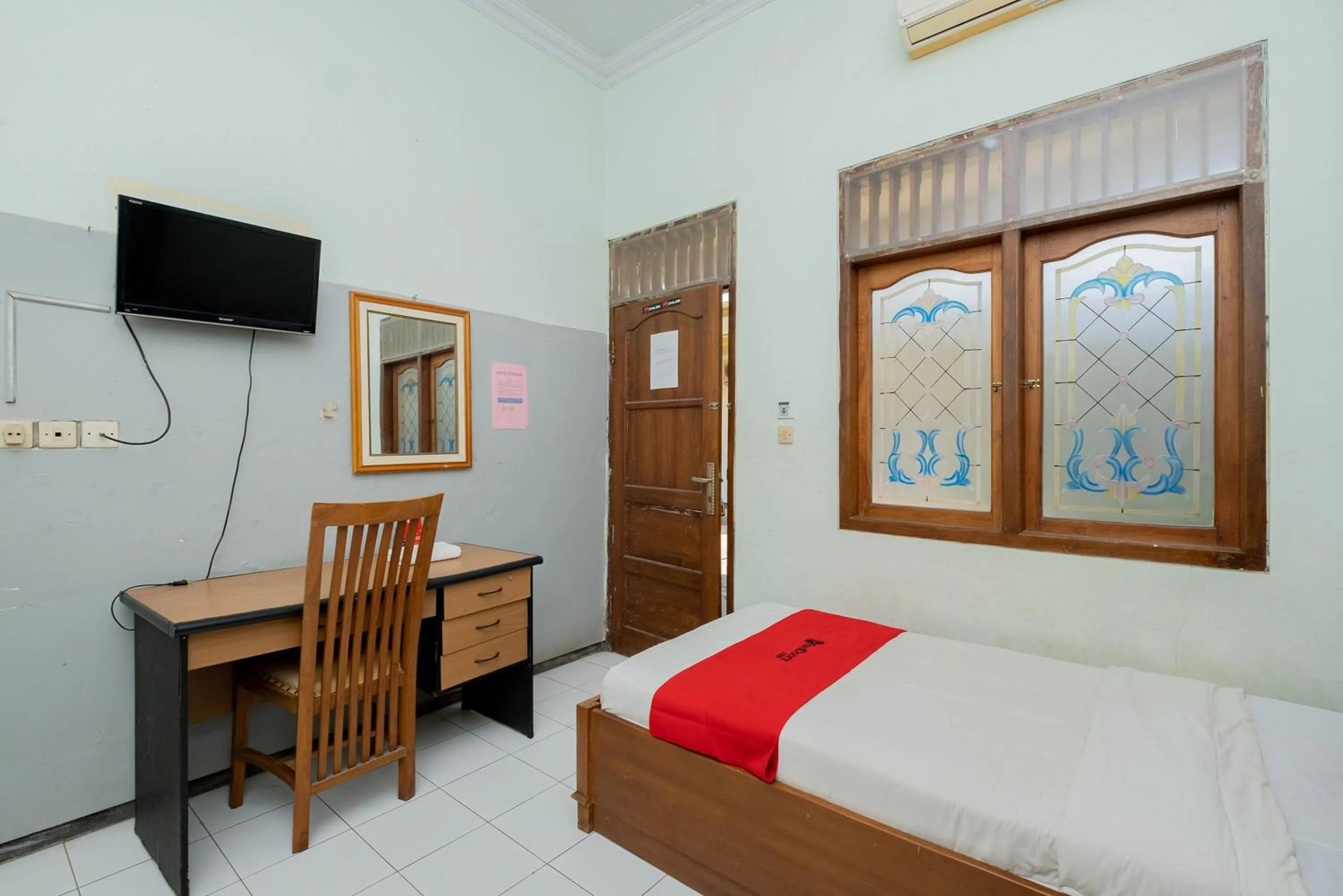 Bed in RedDoorz Syariah at Jalan Sunan Giri Tuban