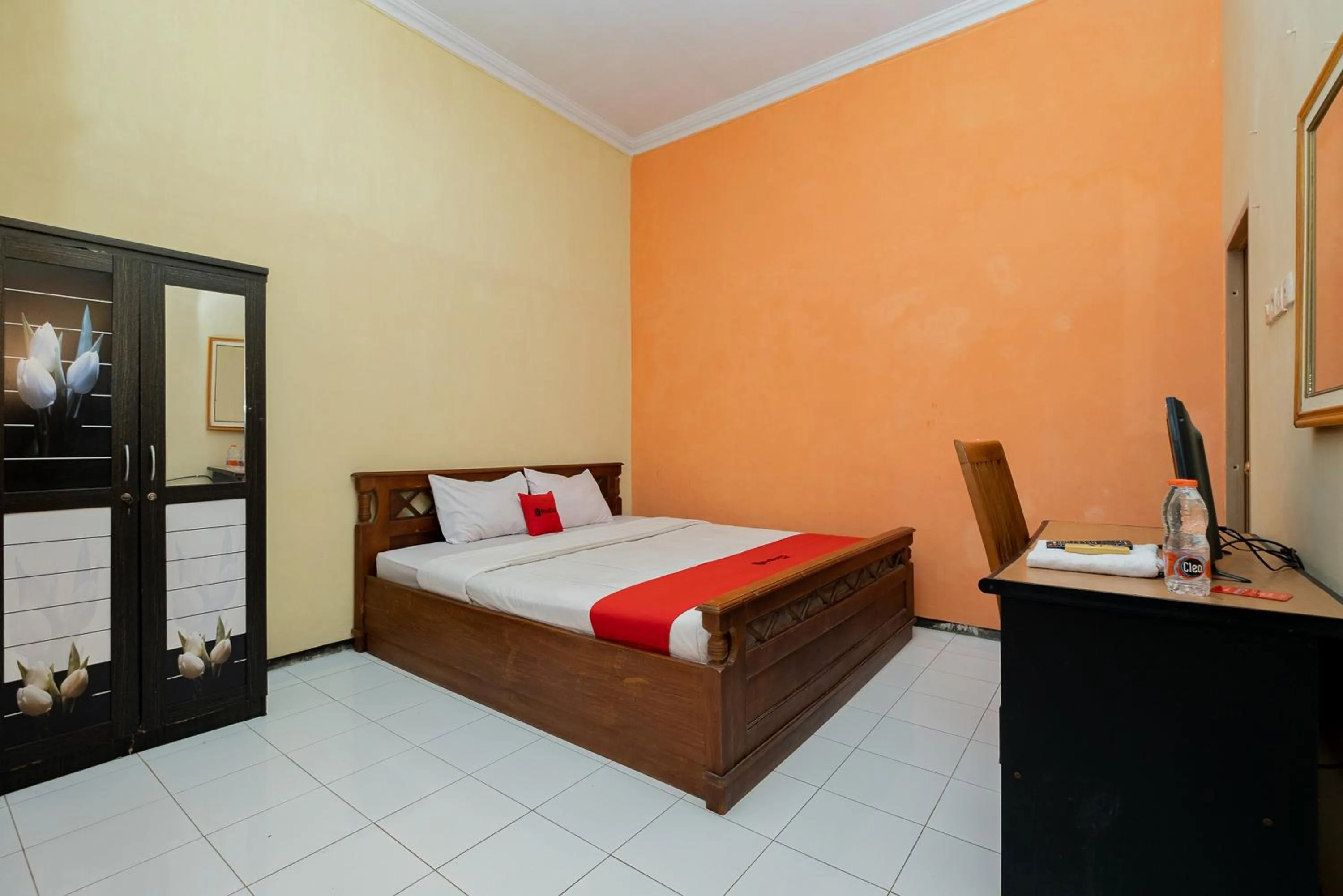 Bed in RedDoorz Syariah at Jalan Sunan Giri Tuban