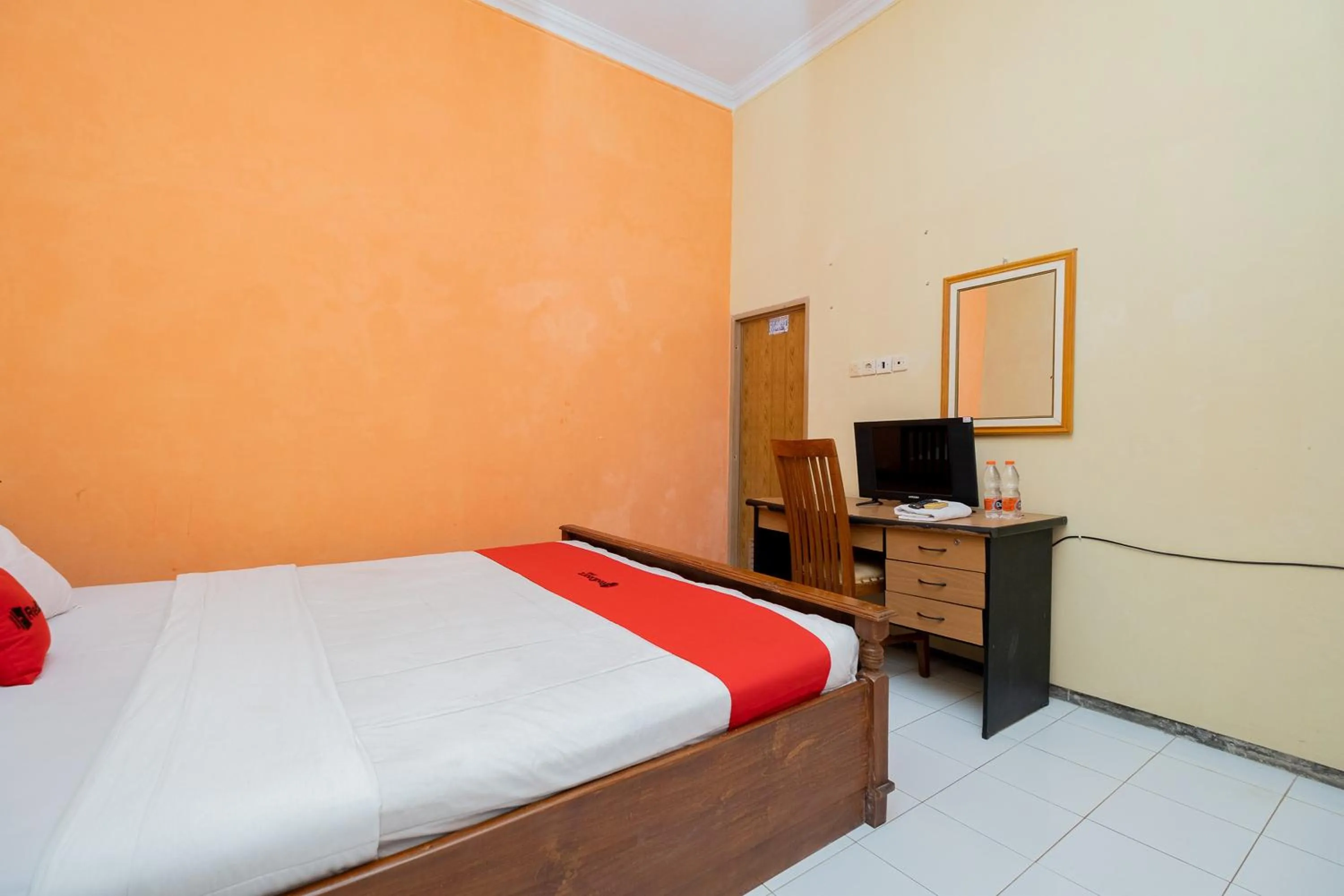 Bed in RedDoorz Syariah at Jalan Sunan Giri Tuban