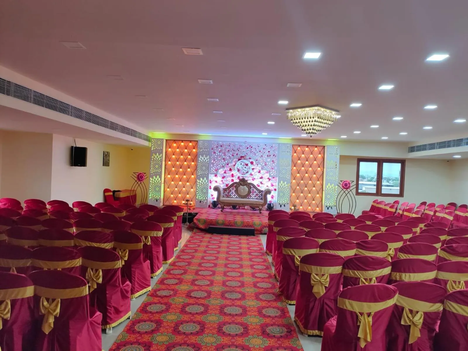 Banquet/Function facilities in Kfour Apartment & Hotels Private Limited
