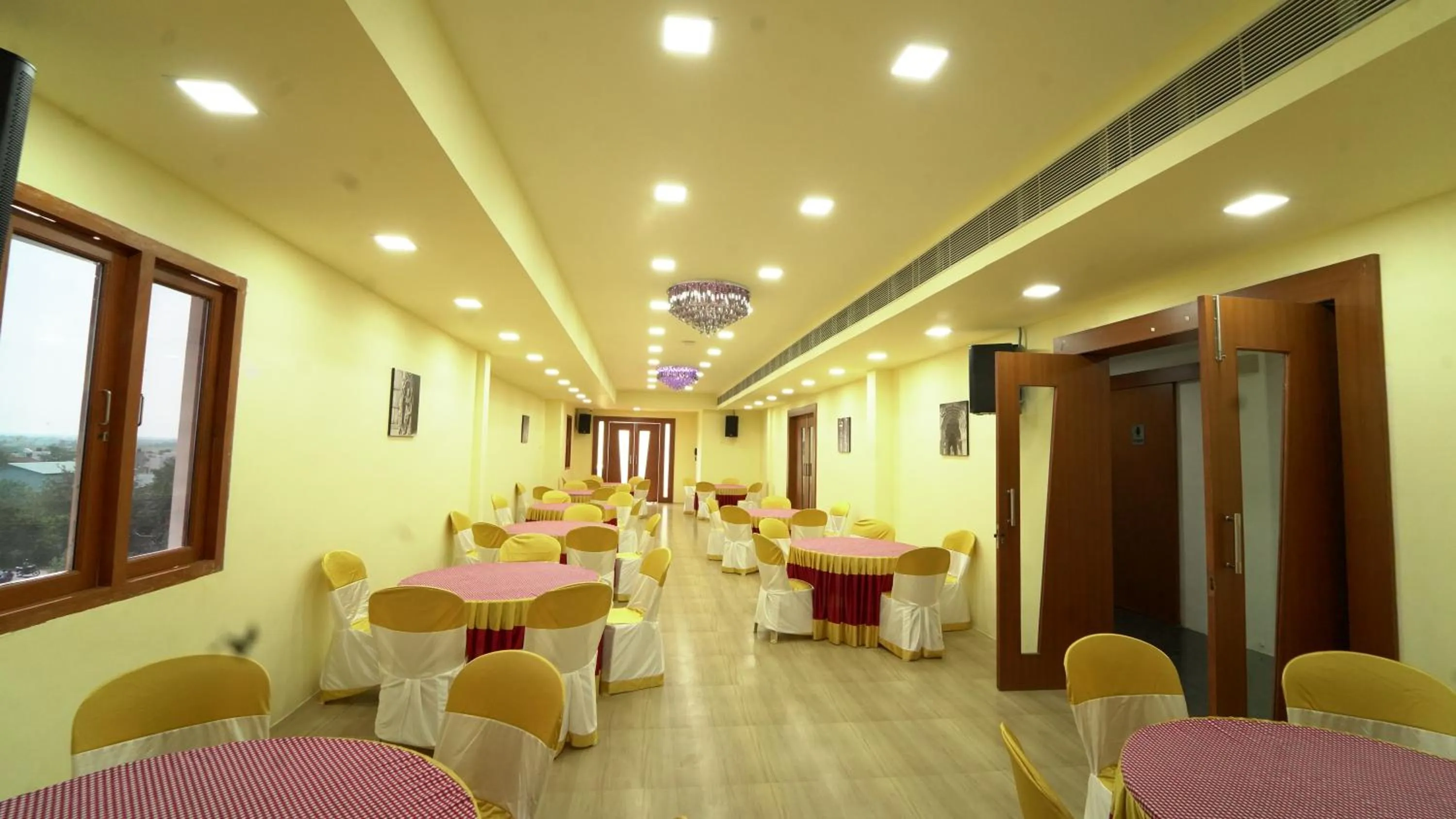 Banquet/Function facilities in Kfour Apartment & Hotels Private Limited