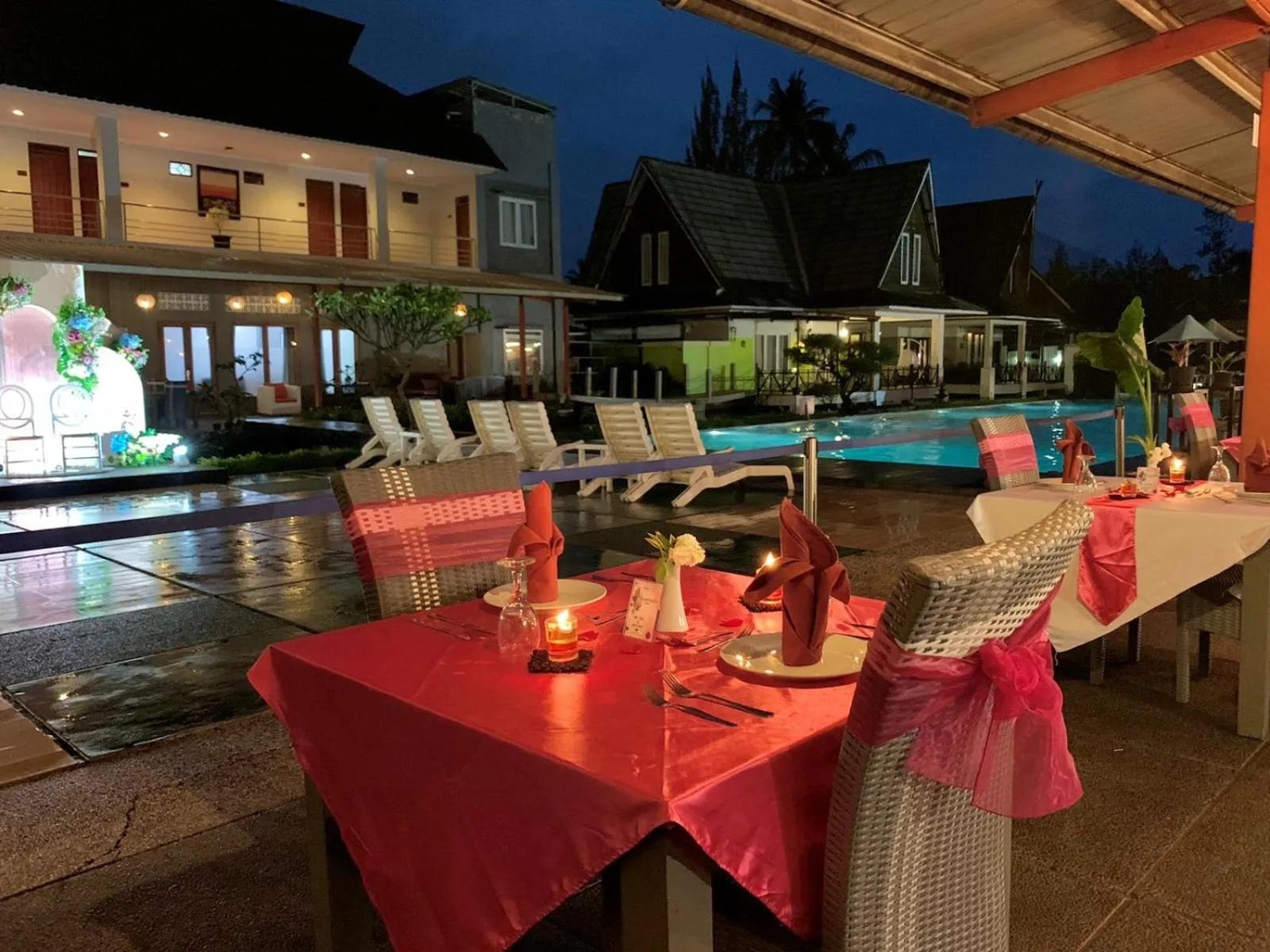 Restaurant/places to eat in Sabda Alam Hotel & Resort