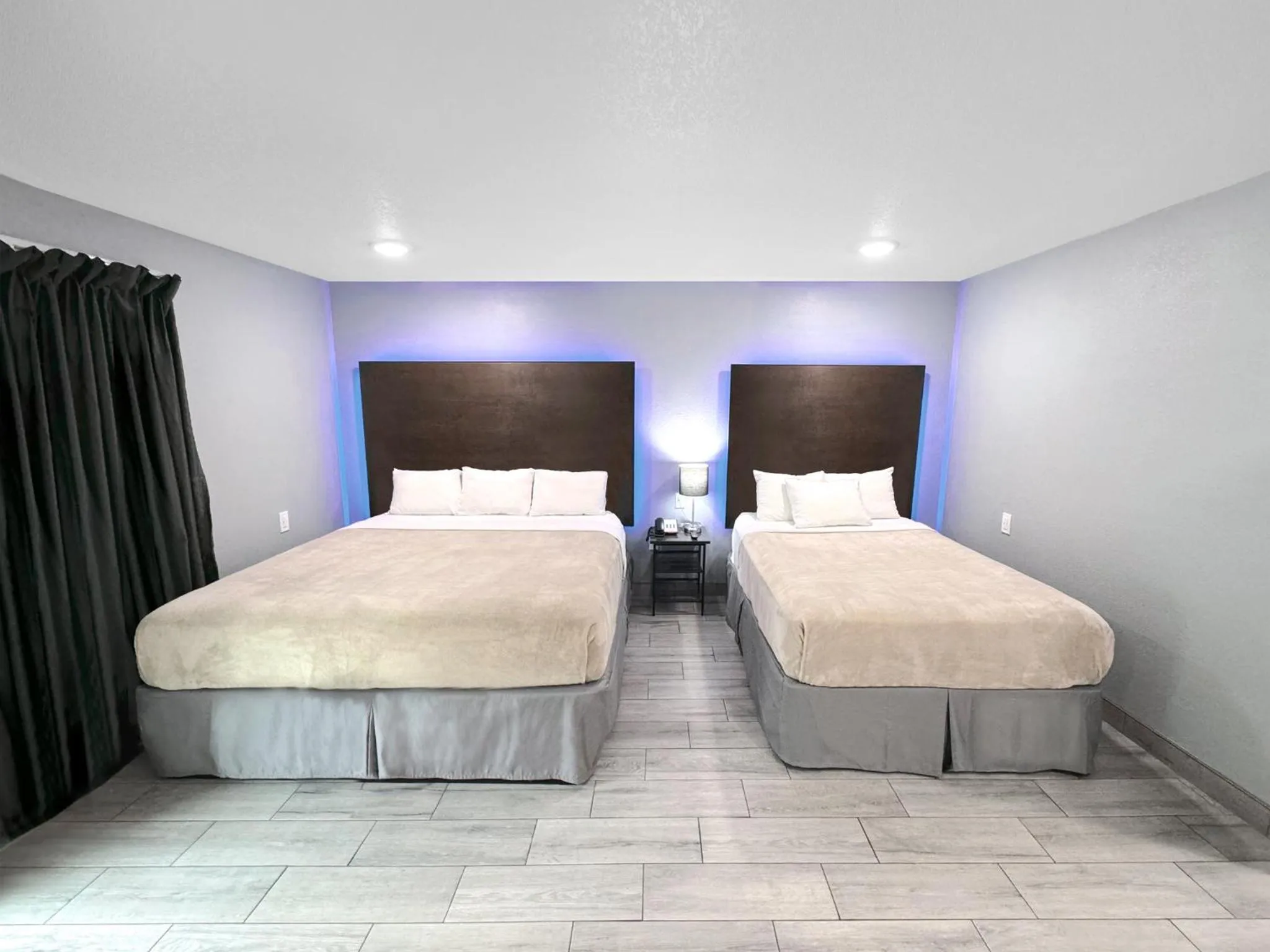 Bedroom, Bed in Celebration Suites