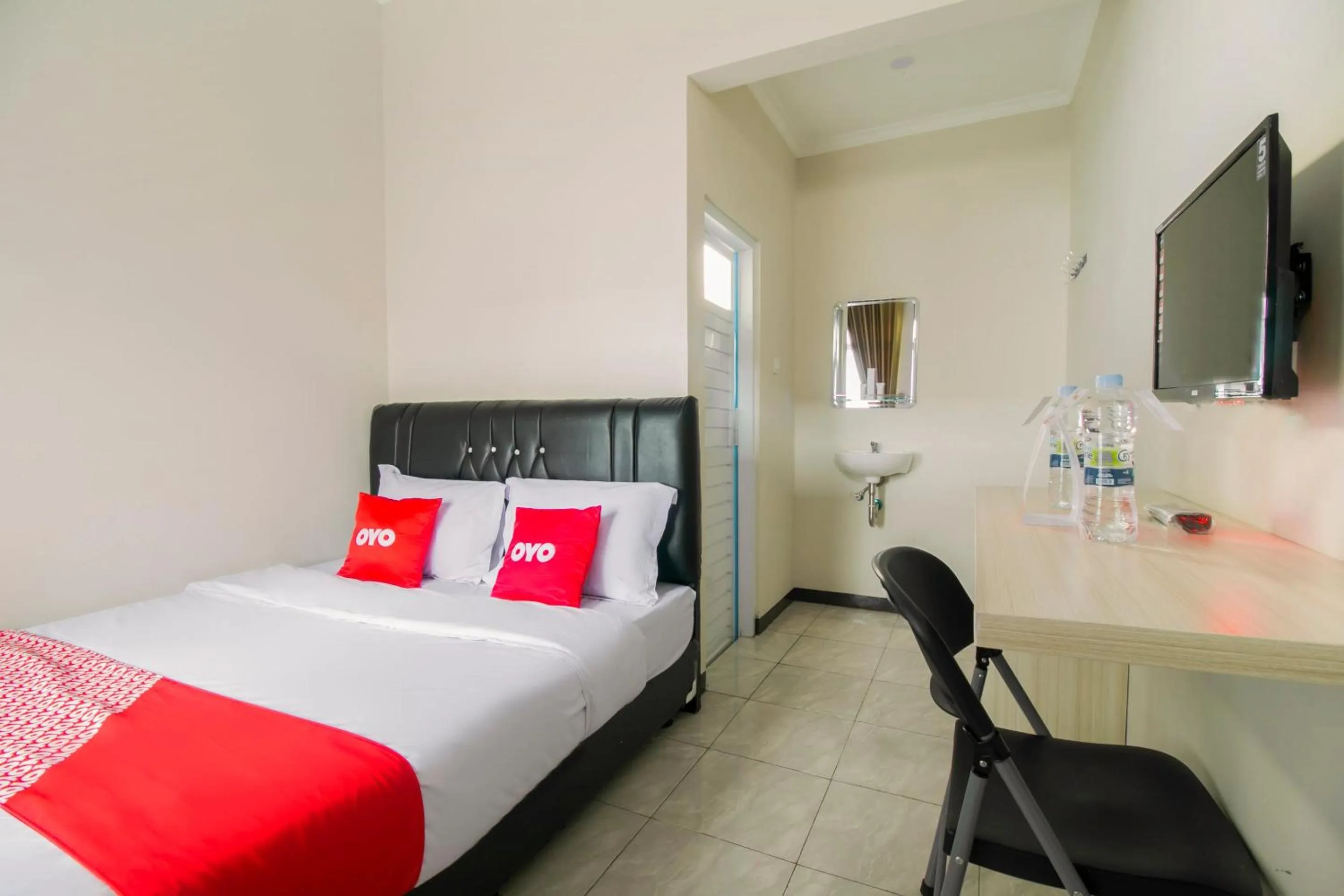 Bedroom in Hotel O Fakhira Residence