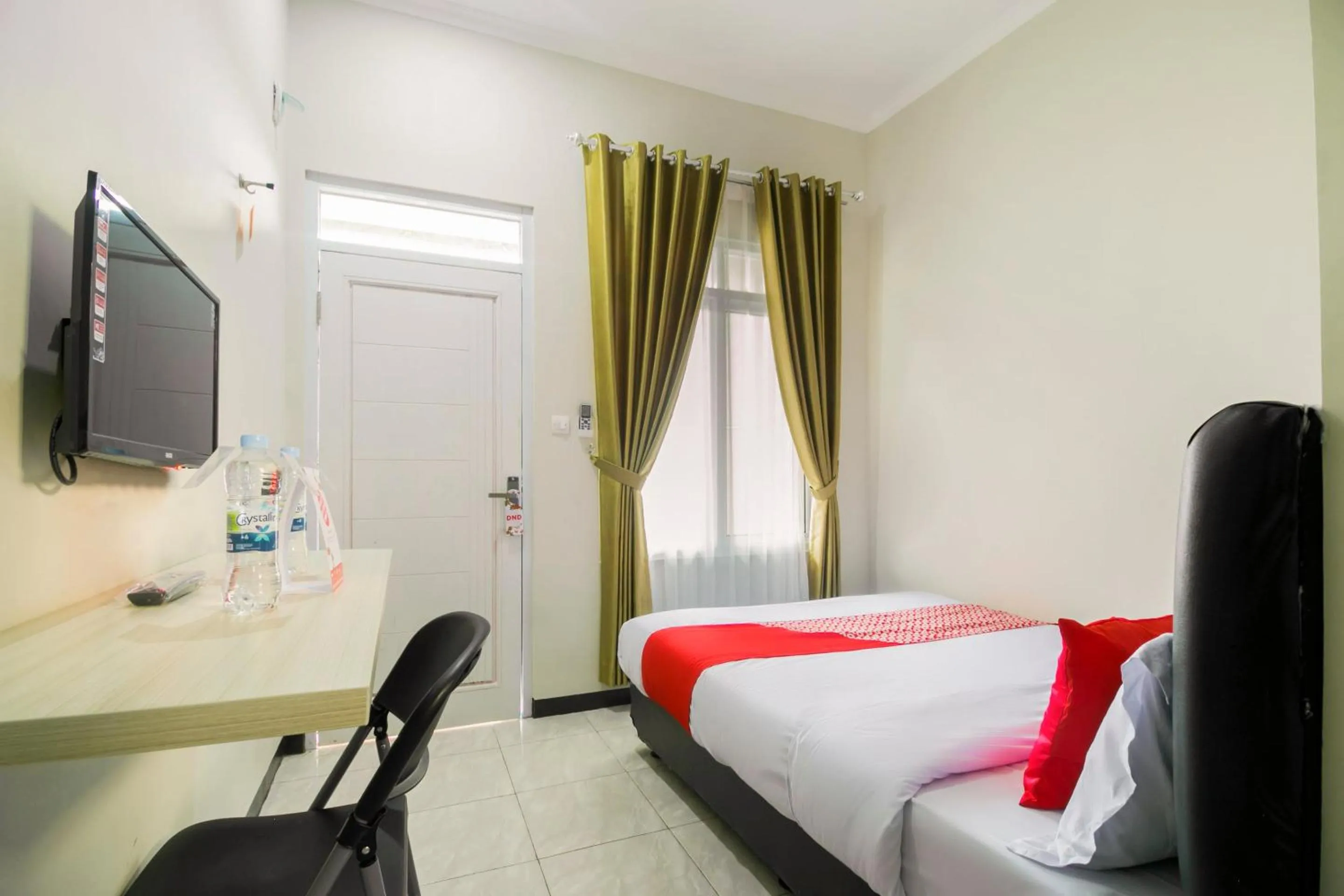 Bedroom in Hotel O Fakhira Residence