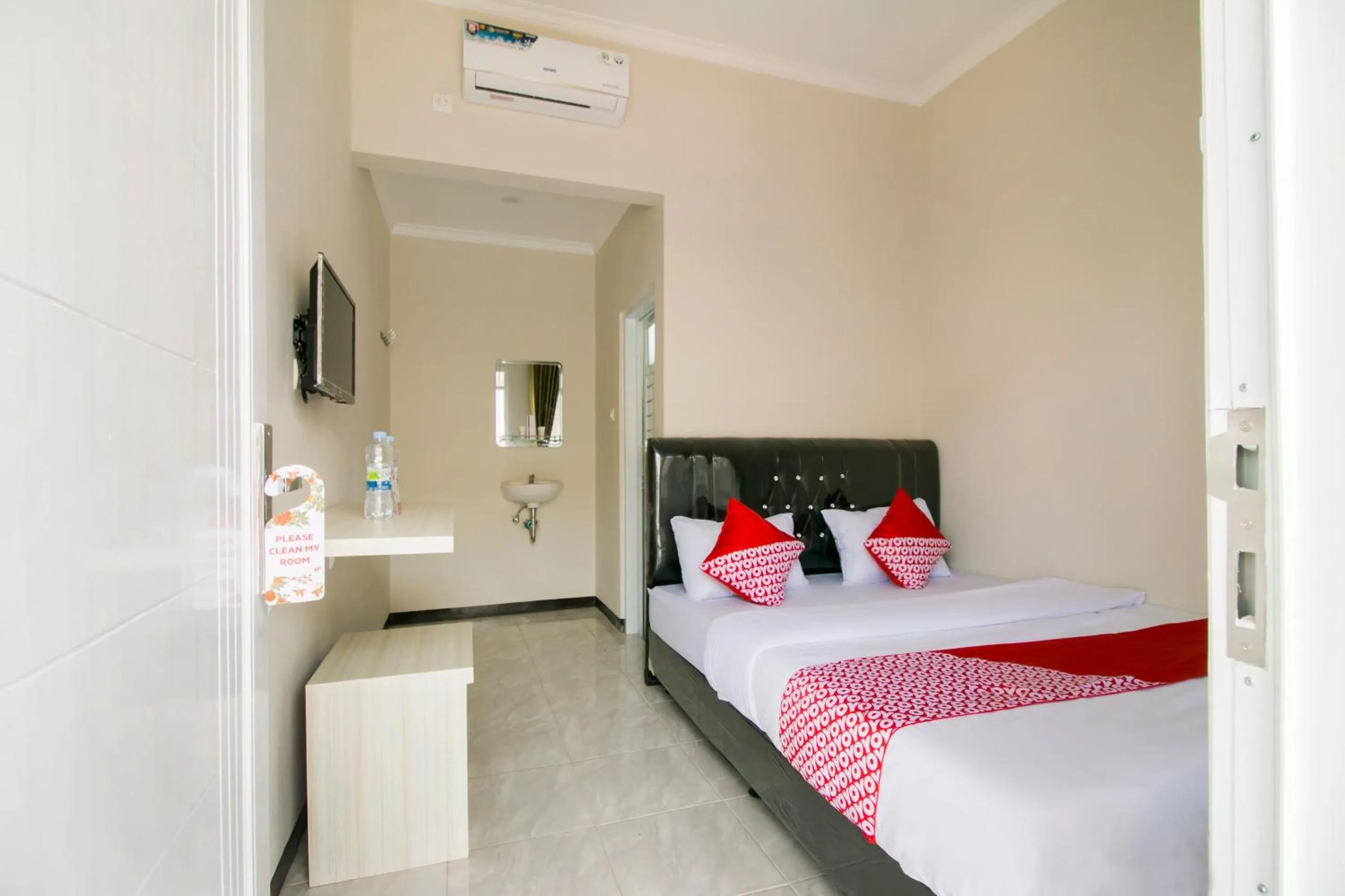 Bedroom in Hotel O Fakhira Residence