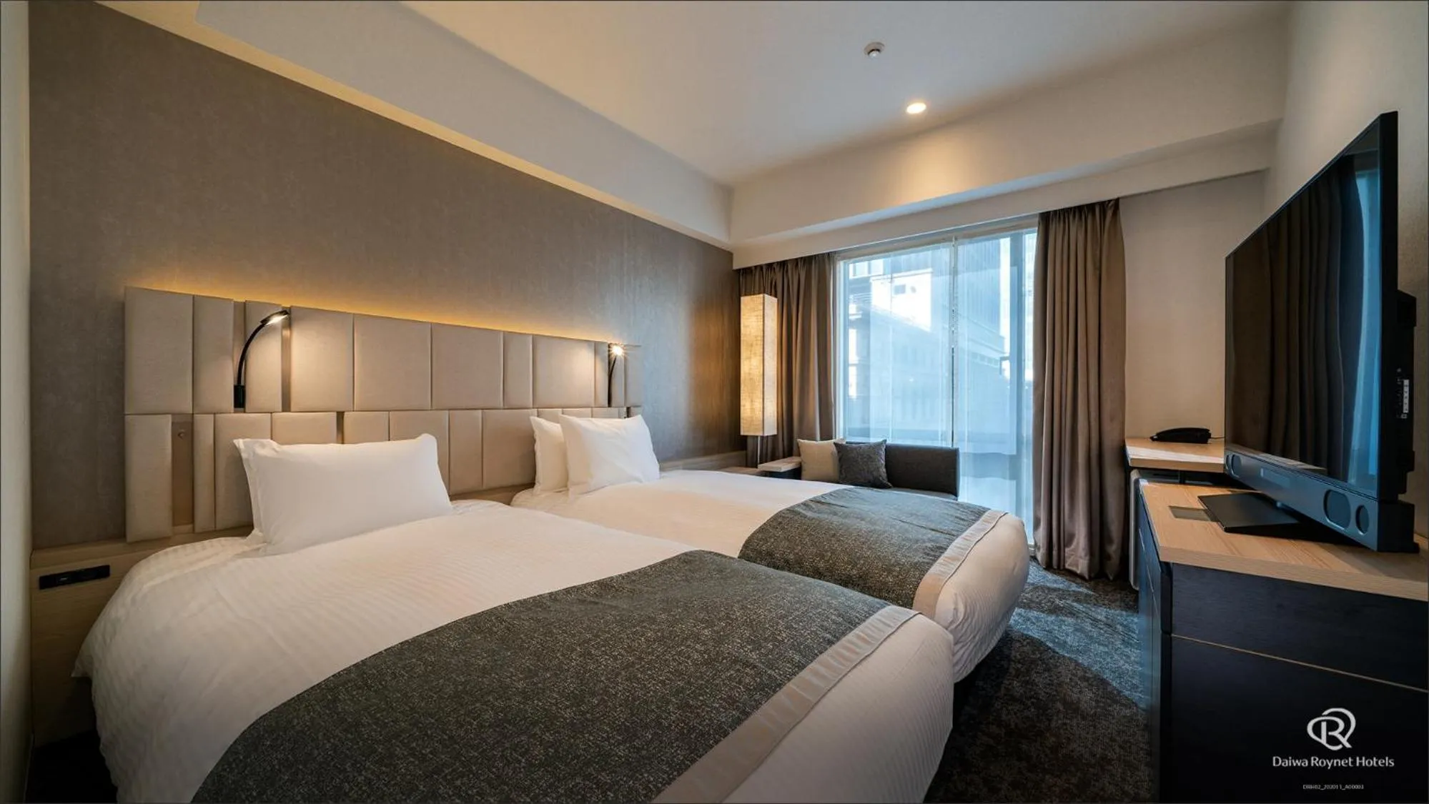 Photo of the whole room, Bed in Daiwa Roynet Hotel Tokyo Kyobashi PREMIER