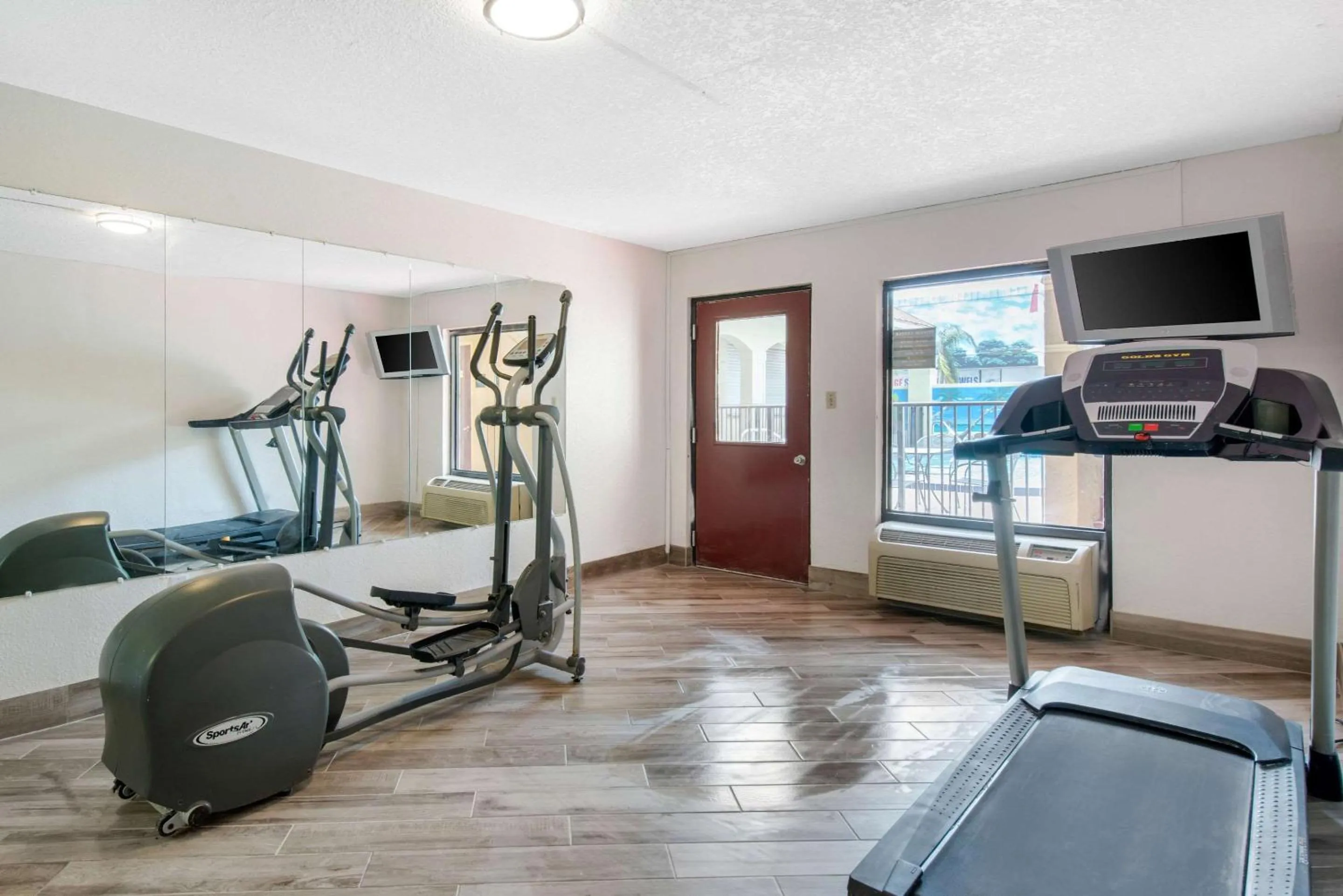 Fitness centre/facilities in Clarion Inn & Suites Kissimmee-Lake Buena Vista South