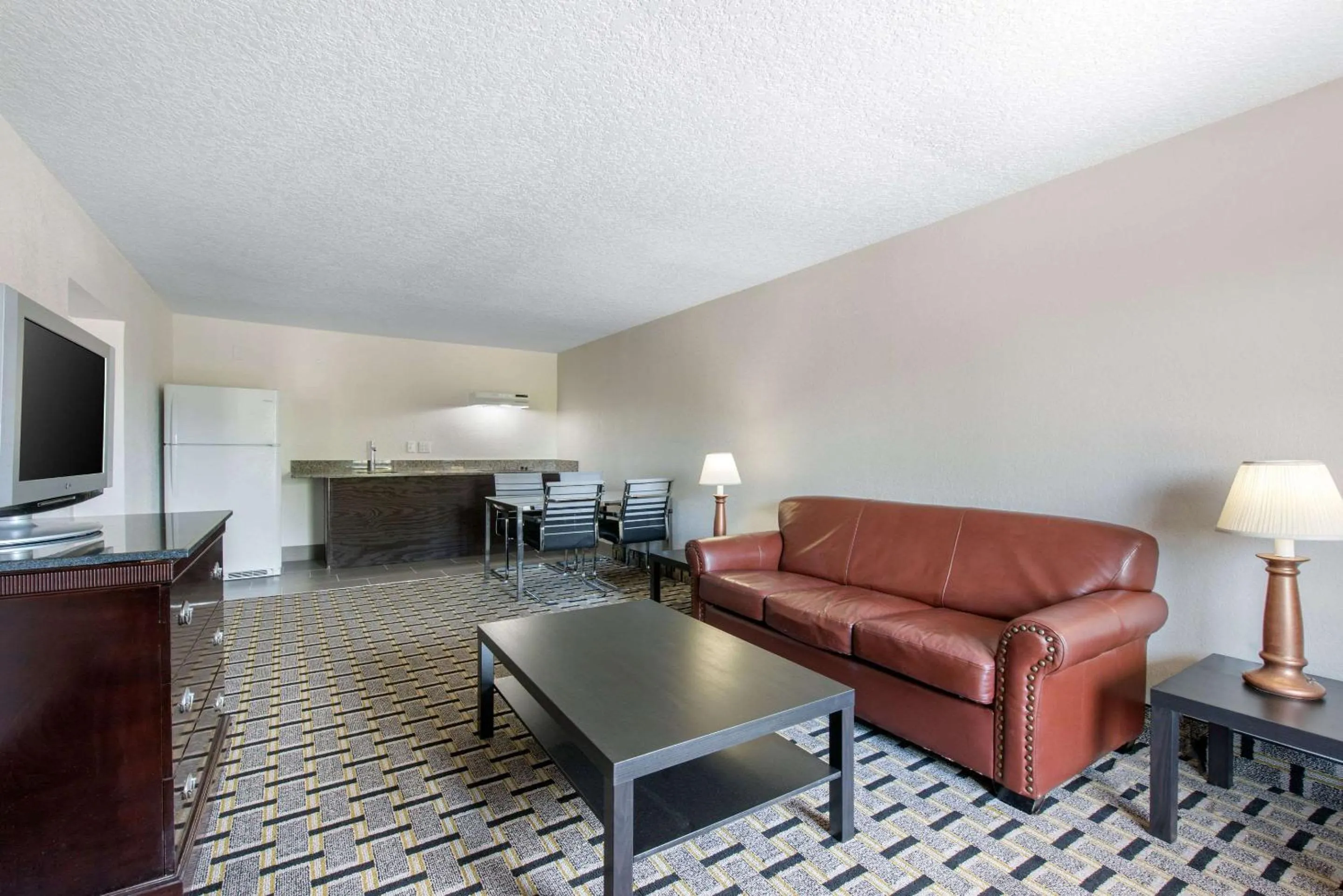 Photo of the whole room in Clarion Inn & Suites Kissimmee-Lake Buena Vista South