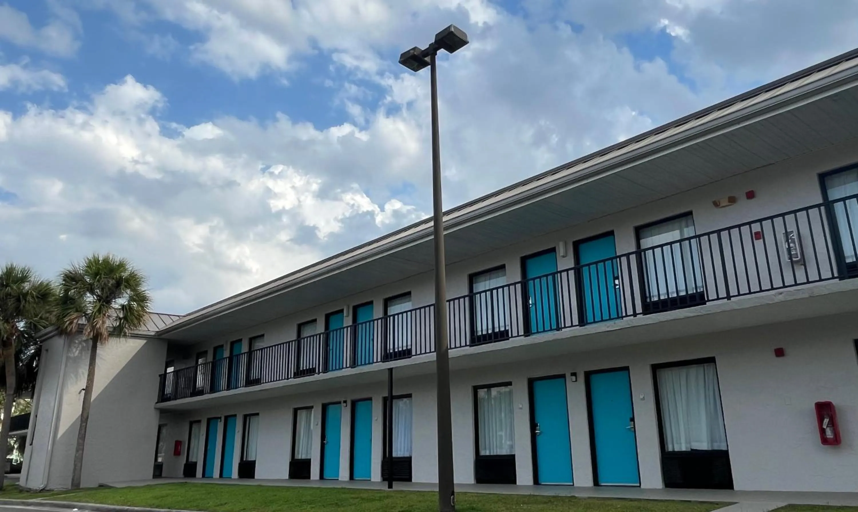 Property building in Clarion Inn & Suites Kissimmee-Lake Buena Vista South
