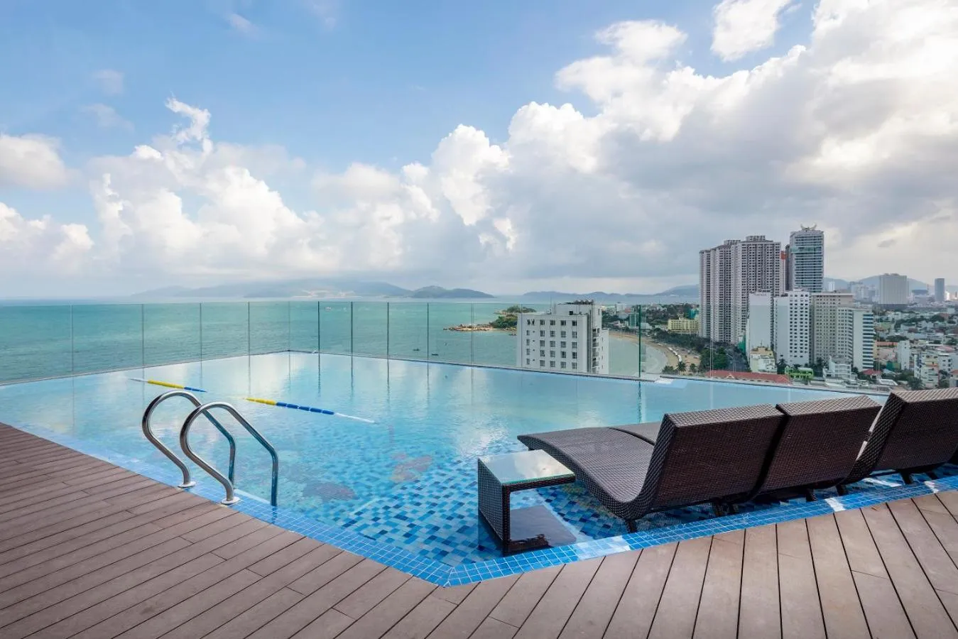 Swimming pool in Senia Hotel Nha Trang