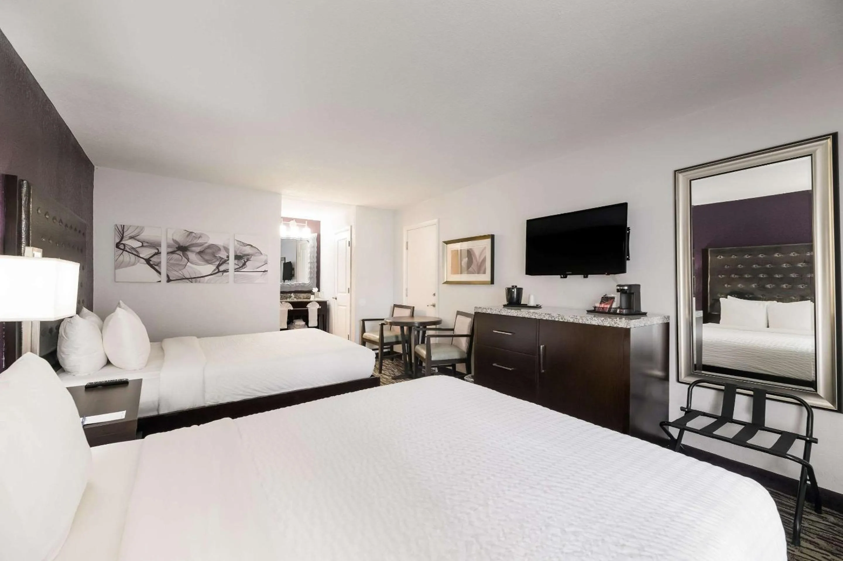 Bedroom, Bed in Clarion Inn & Suites Across From Universal Orlando Resort