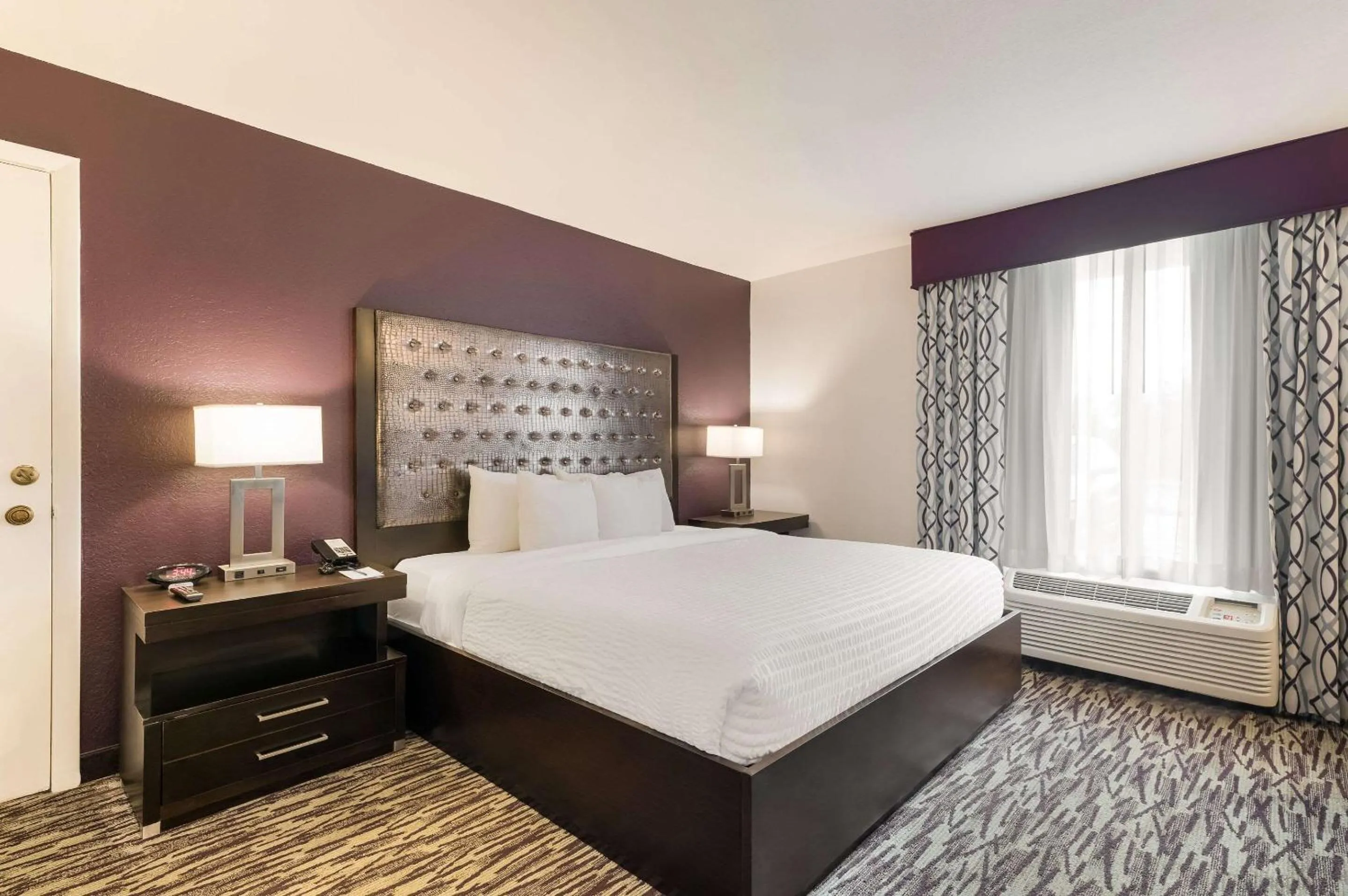 Bedroom, Bed in Clarion Inn & Suites Across From Universal Orlando Resort