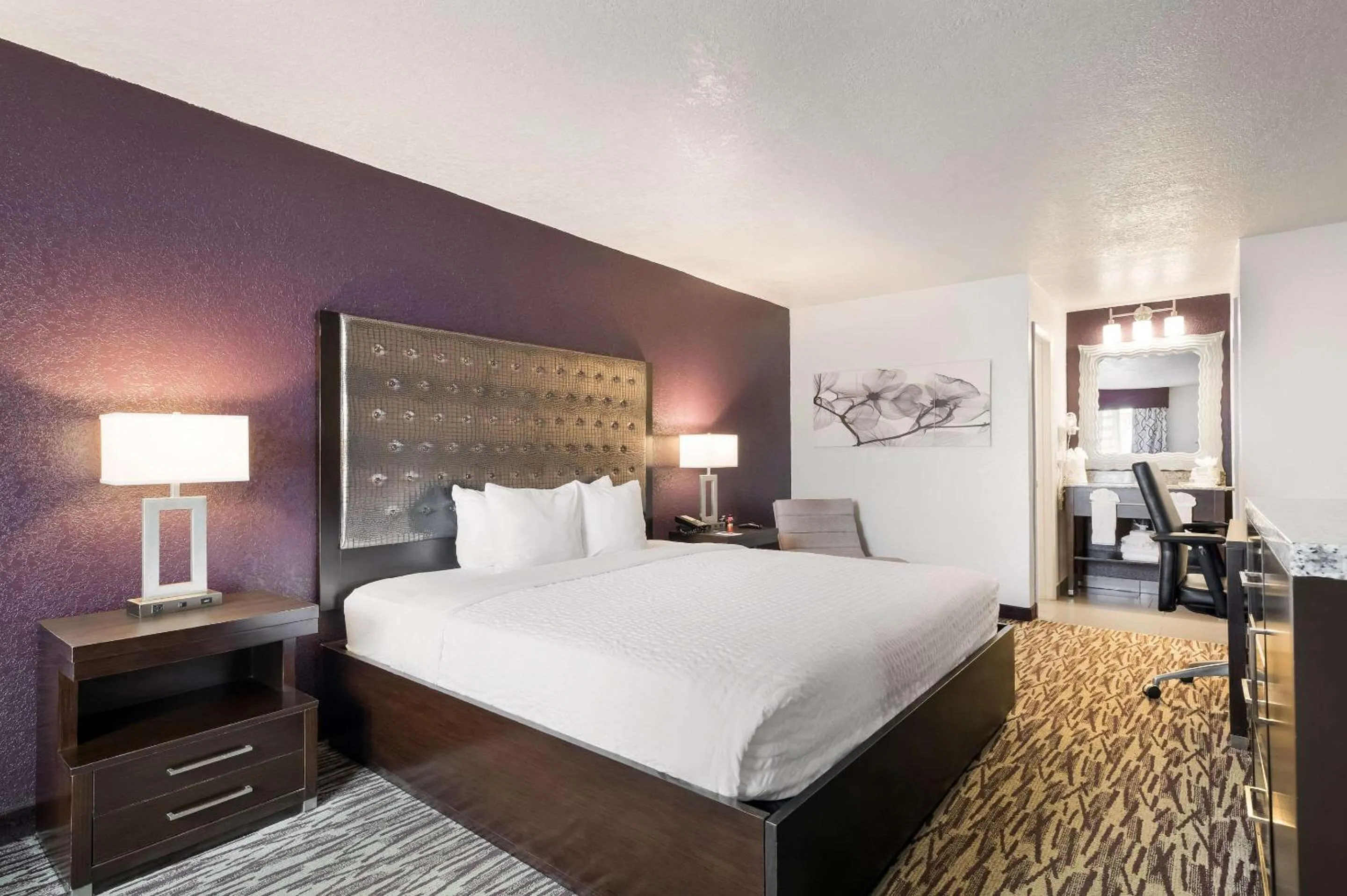 Bedroom, Bed in Clarion Inn & Suites Across From Universal Orlando Resort