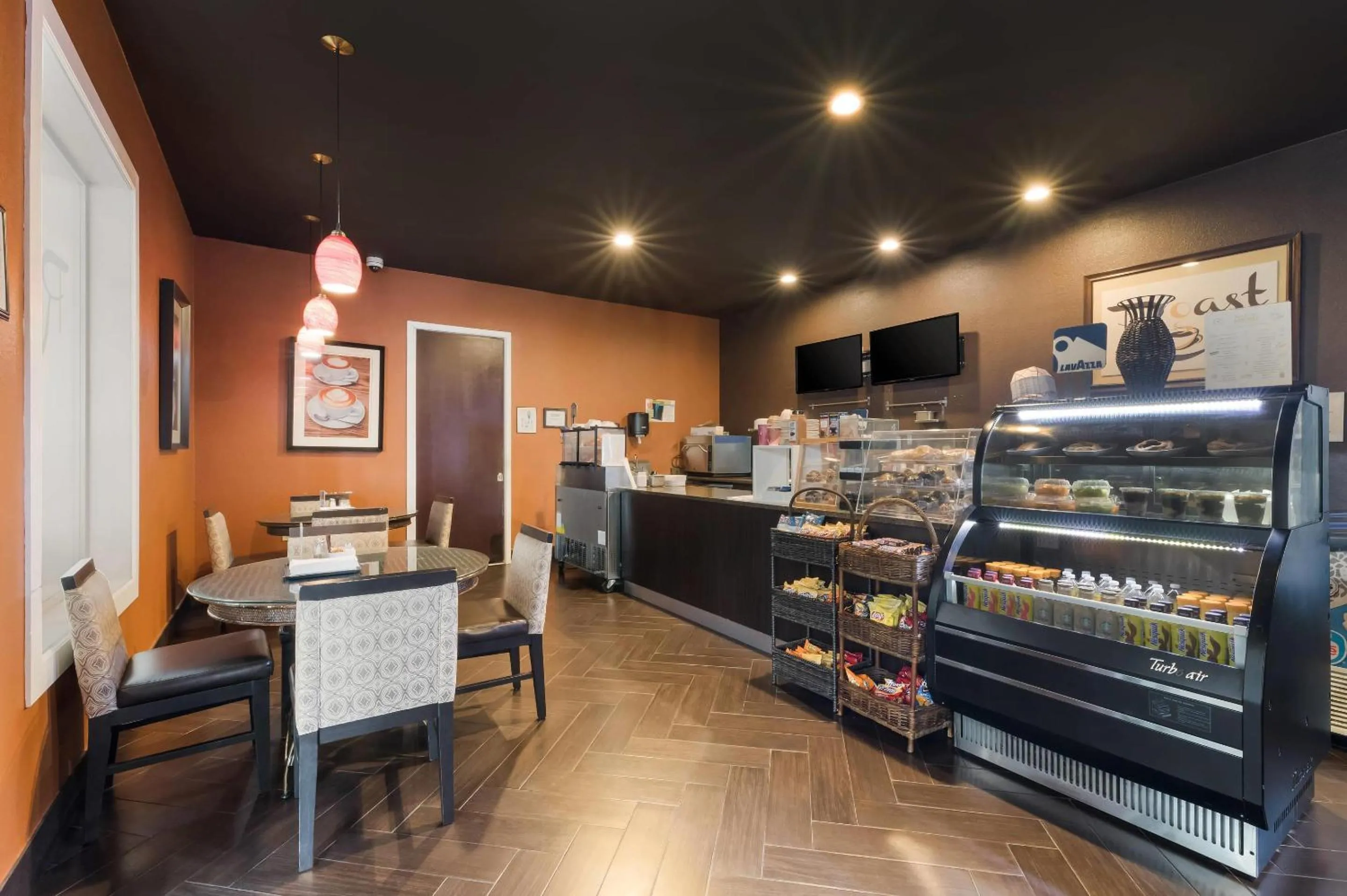 Restaurant/places to eat in Clarion Inn & Suites Across From Universal Orlando Resort