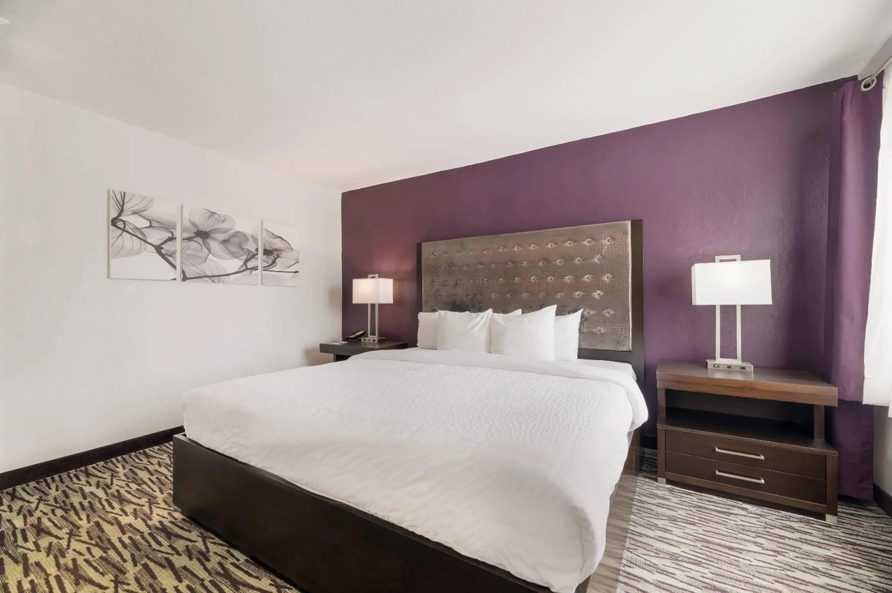 Bedroom, Bed in Clarion Inn & Suites Across From Universal Orlando Resort