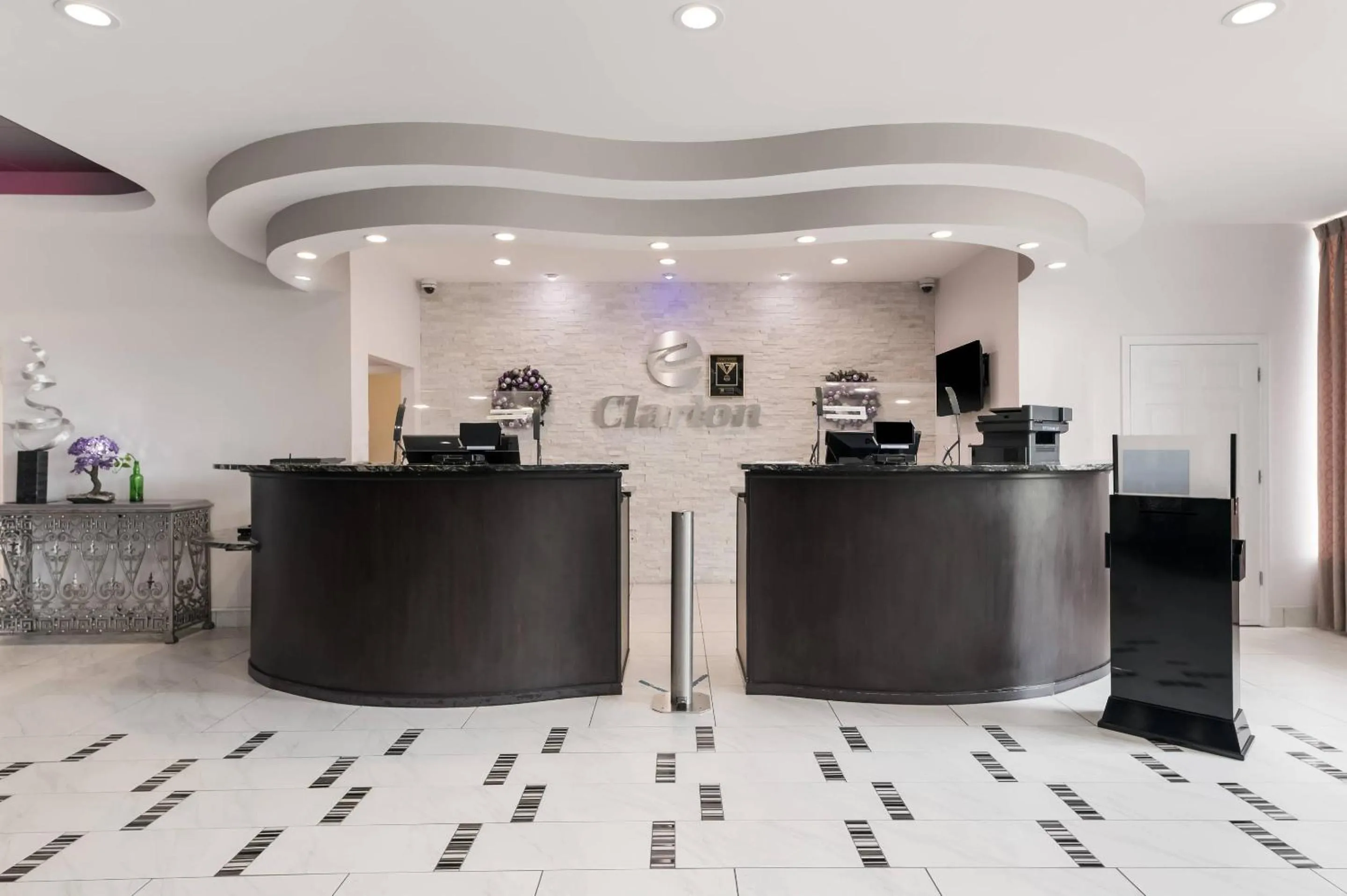 Lobby or reception in Clarion Inn & Suites Across From Universal Orlando Resort