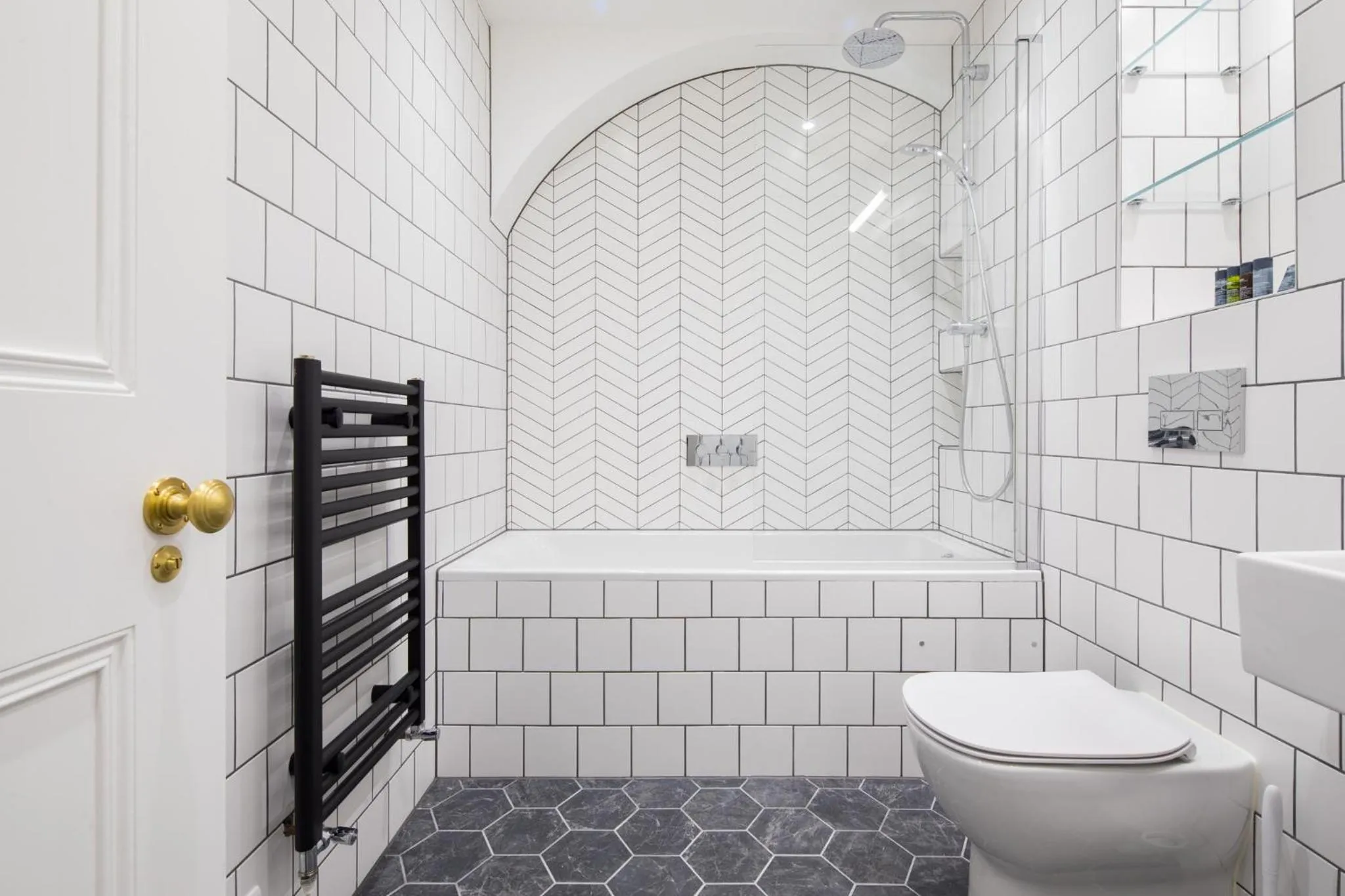 Shower in Hausd - Leicester Square