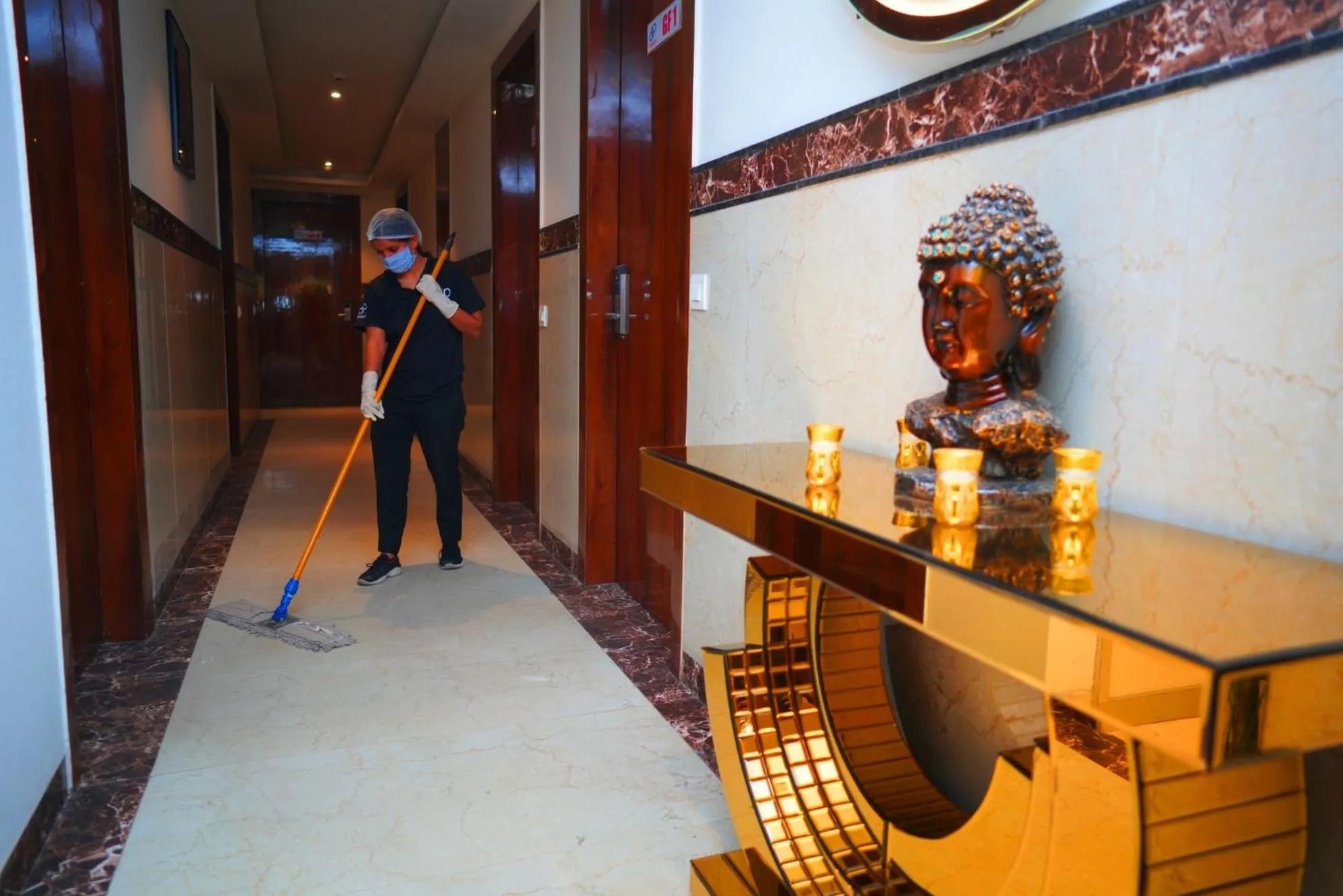 Staff in The Vegas By De Pavilion, Delhi Airport