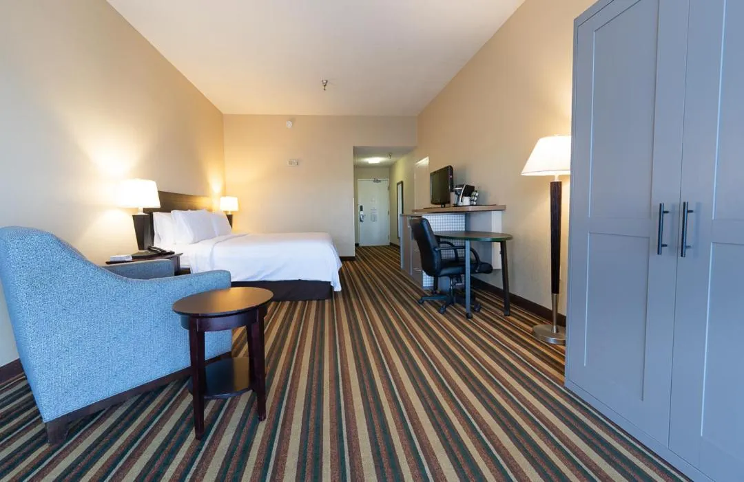 Bed in Holiday Inn & Suites Orlando SW - Celebration Area by IHG