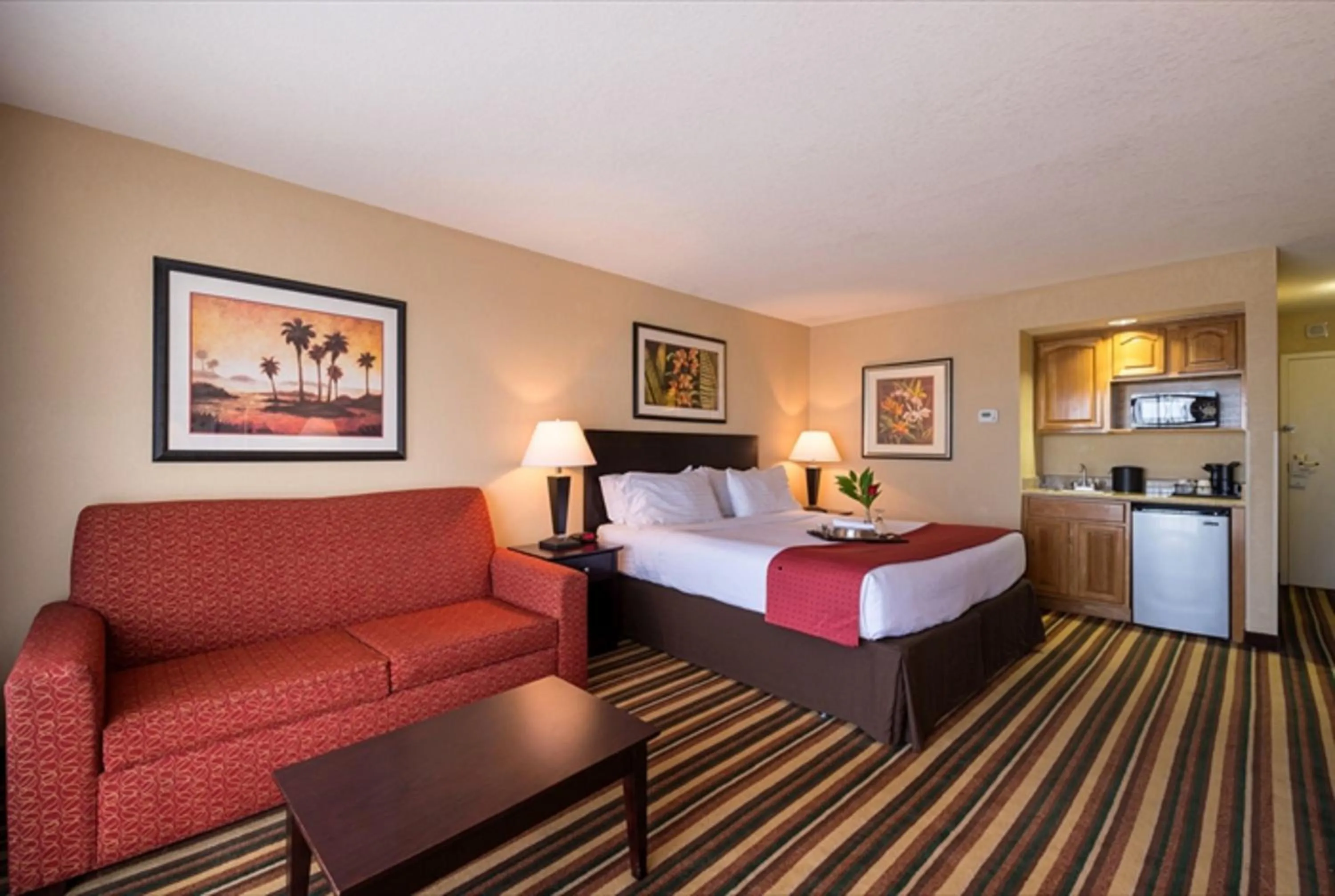 Photo of the whole room, Bed in Holiday Inn & Suites Orlando SW - Celebration Area by IHG