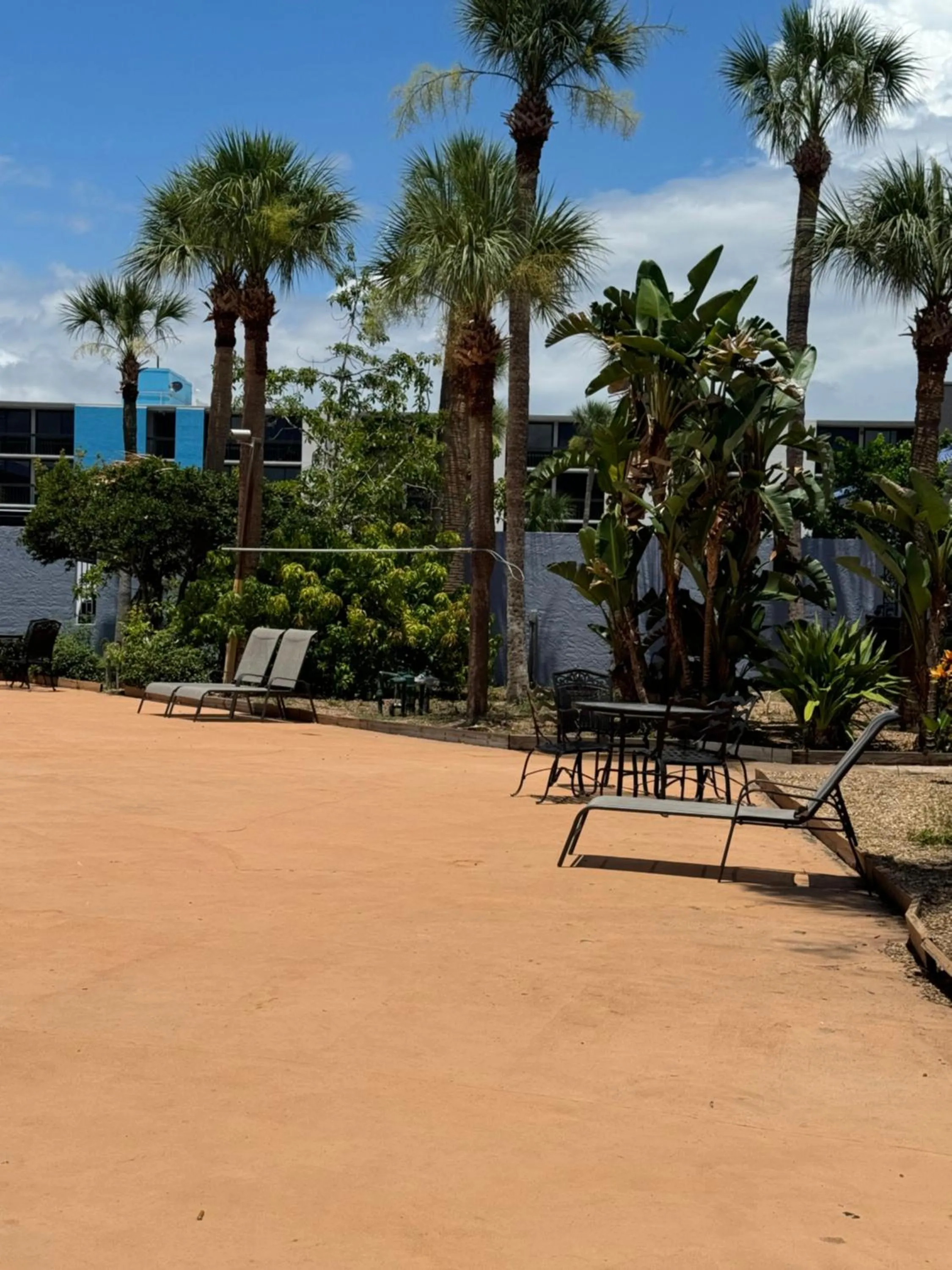 Garden in Monumental Movieland Hotel