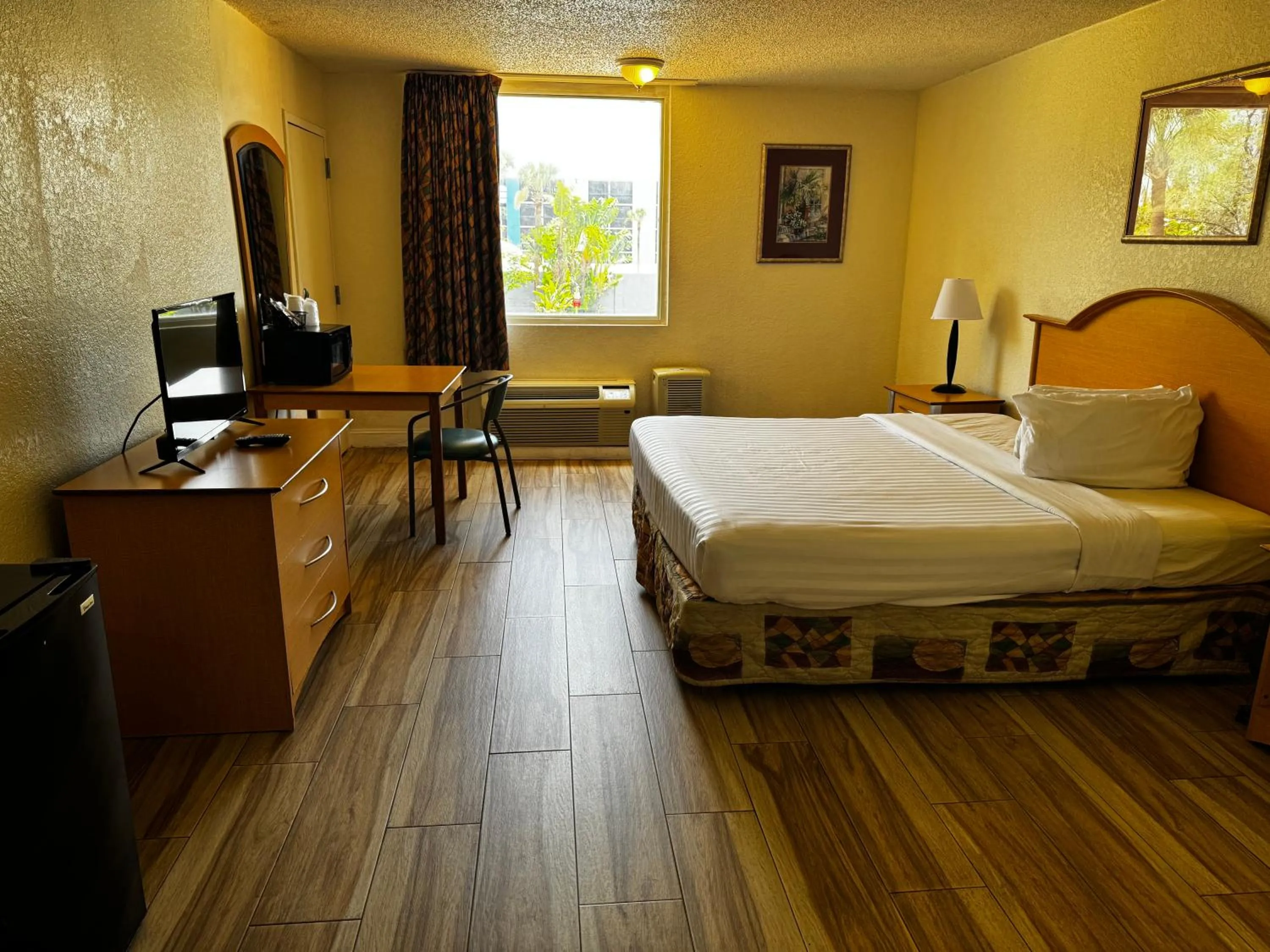 Bedroom, Bed in Monumental Movieland Hotel