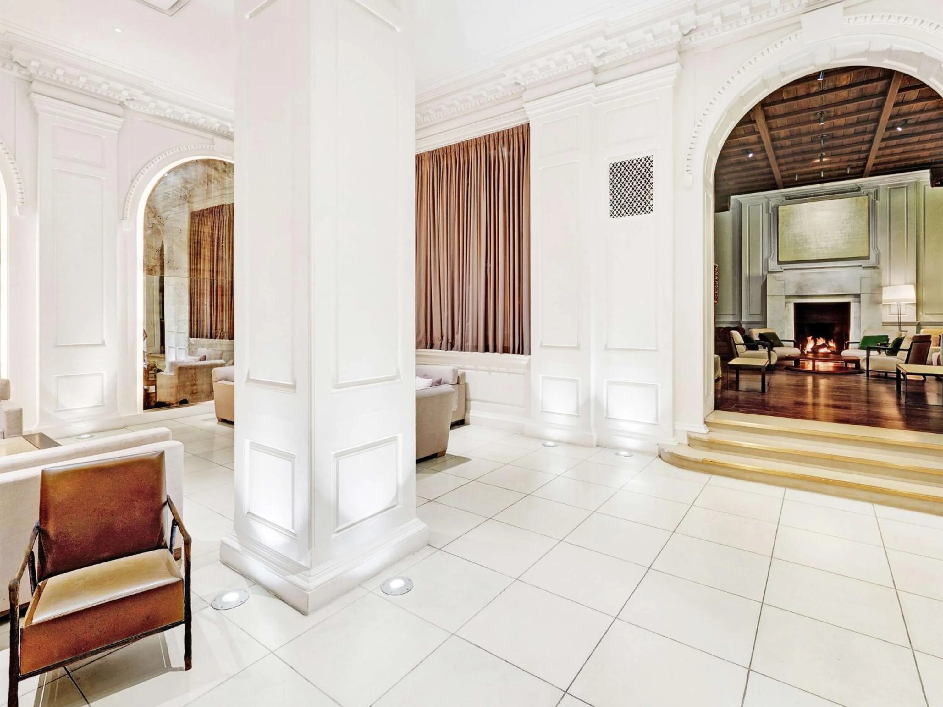 Lobby or reception in Ambassador Chicago, part of JdV by Hyatt