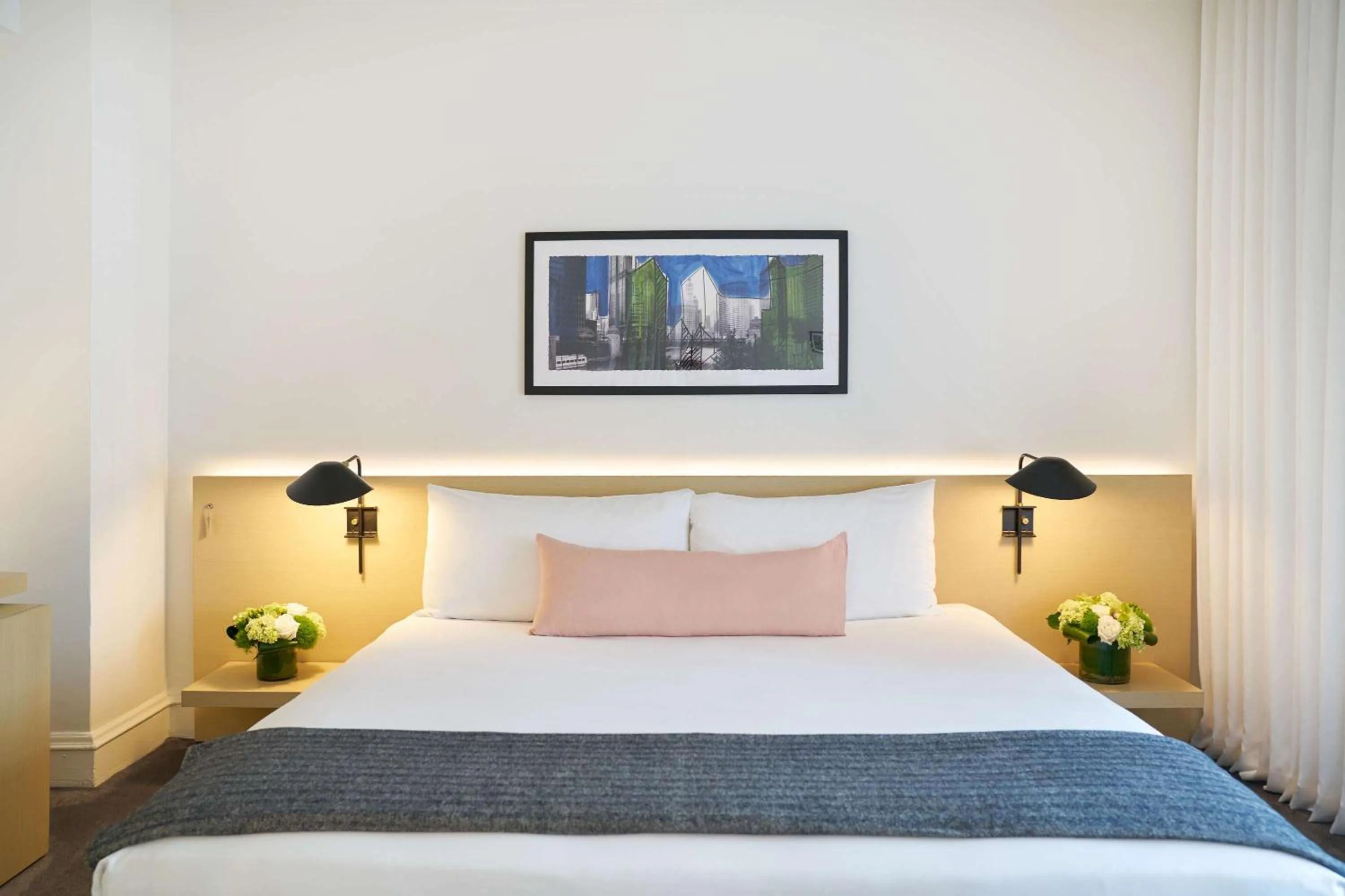 Photo of the whole room in Ambassador Chicago, part of JdV by Hyatt