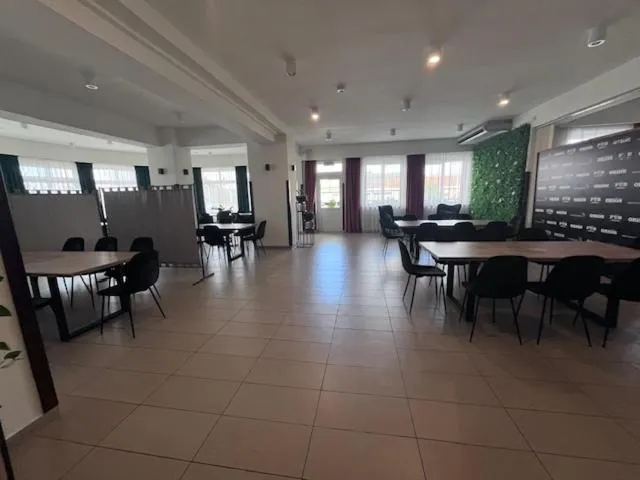 Restaurant/places to eat in Veloria