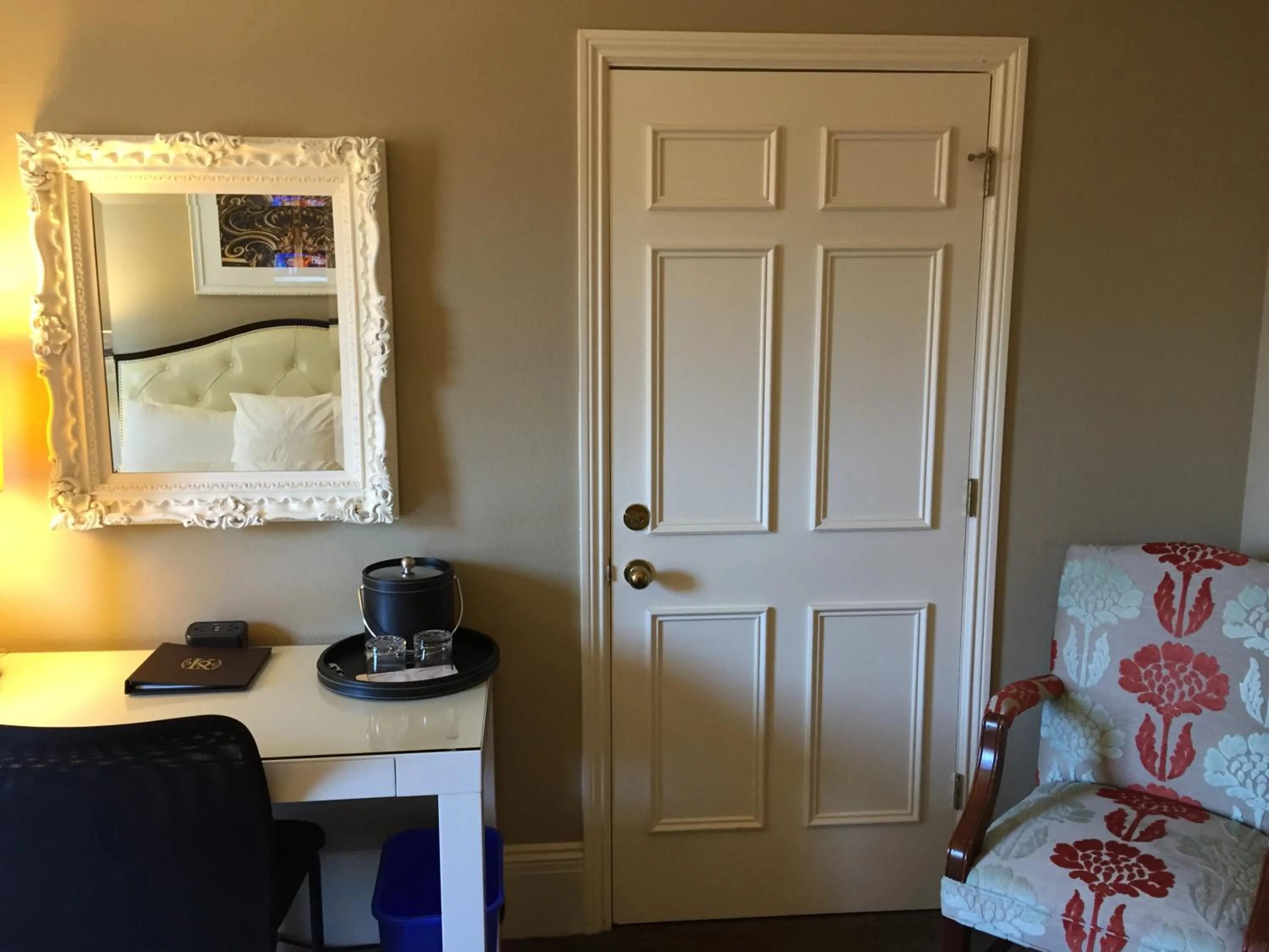 Decorative detail in Kensington Park Hotel